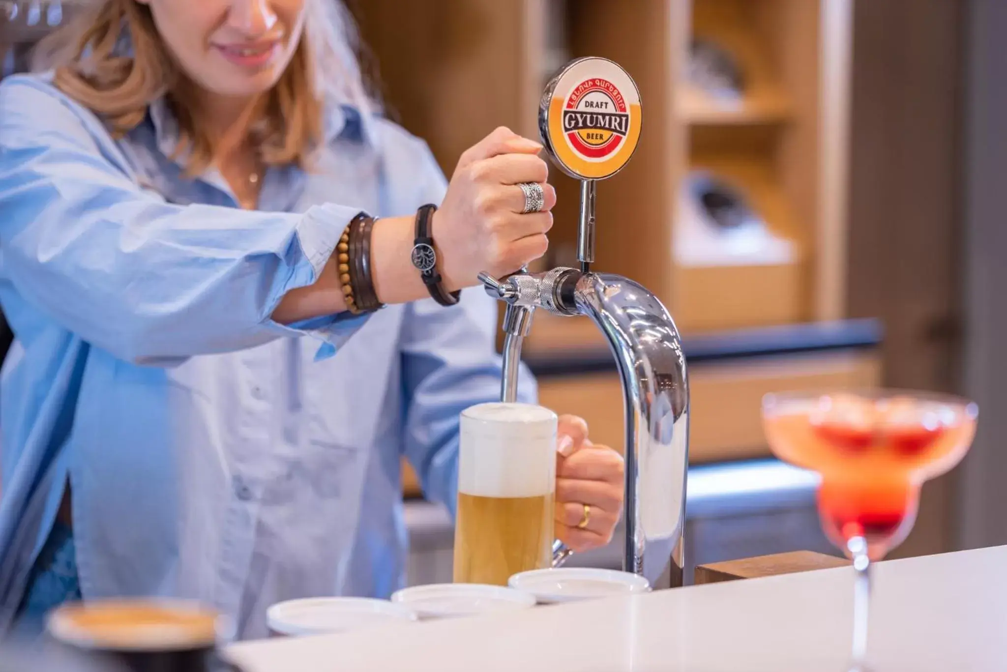 Lounge or bar in Holiday Inn Express - Yerevan by IHG Lounge or bar in Holiday Inn Express - Yerevan by IHG