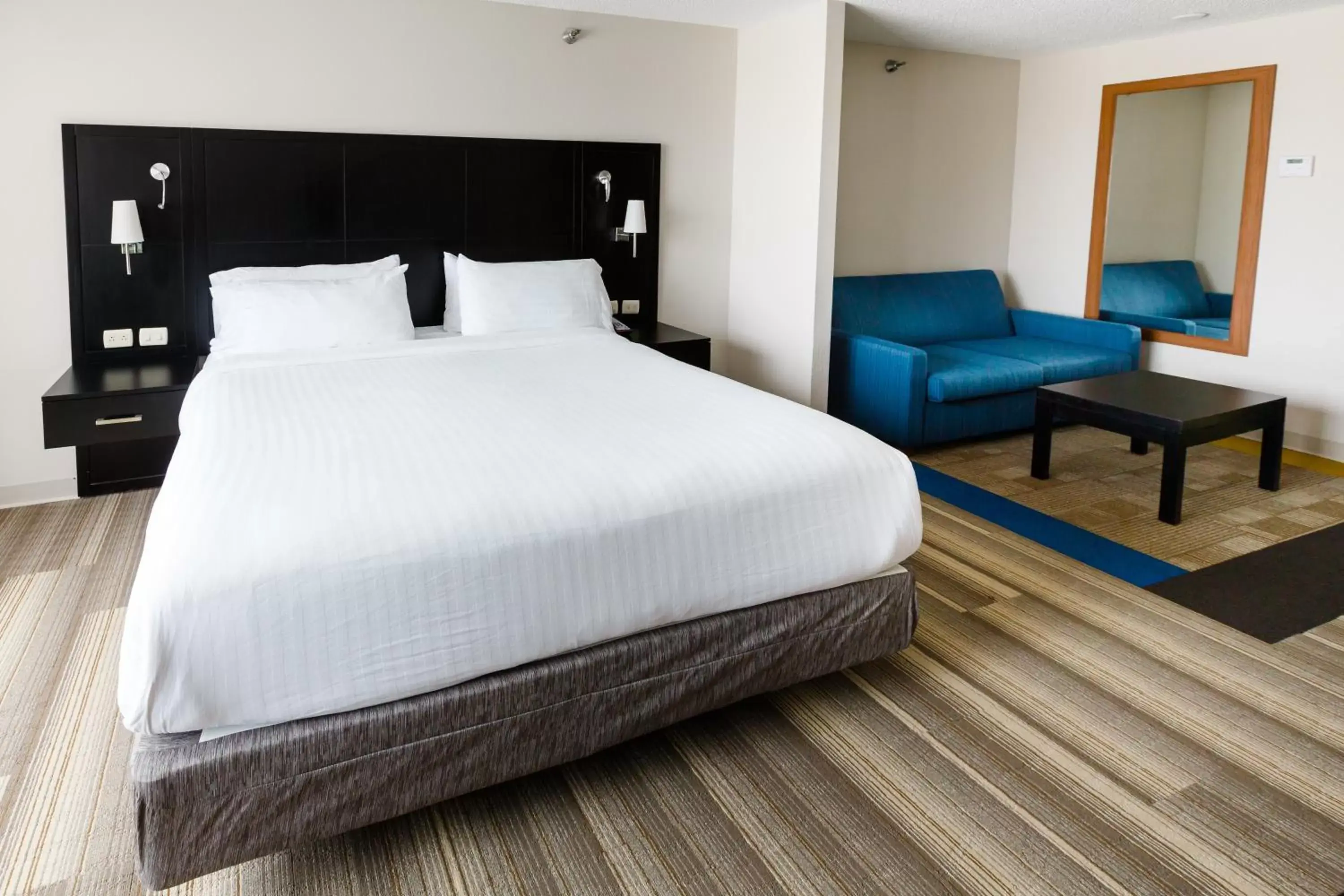 Bedroom, Bed in Holiday Inn Express & Suites Shelbyville, an IHG Hotel