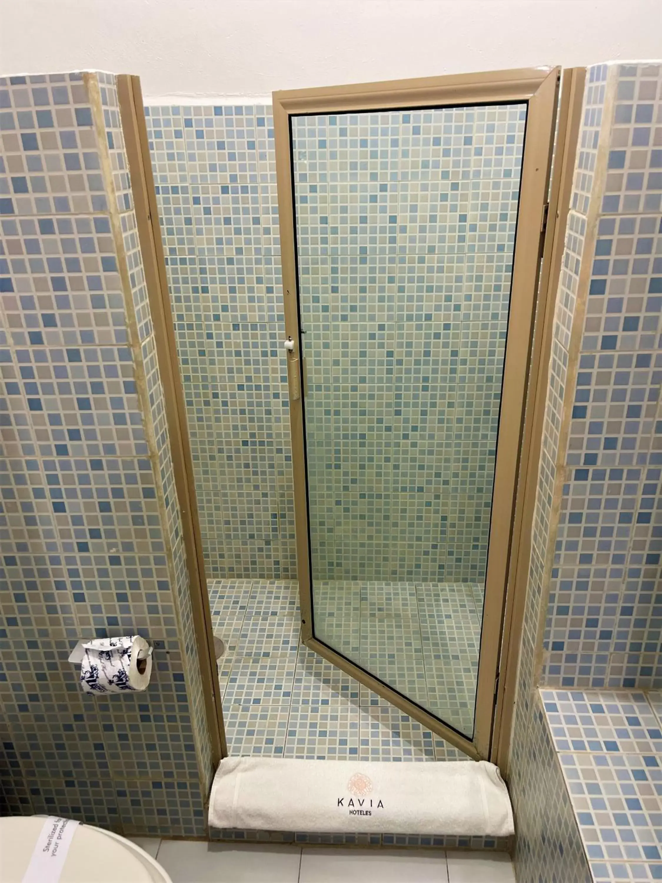 Bathroom in Hotel Mariachi by Kavia 5th Av