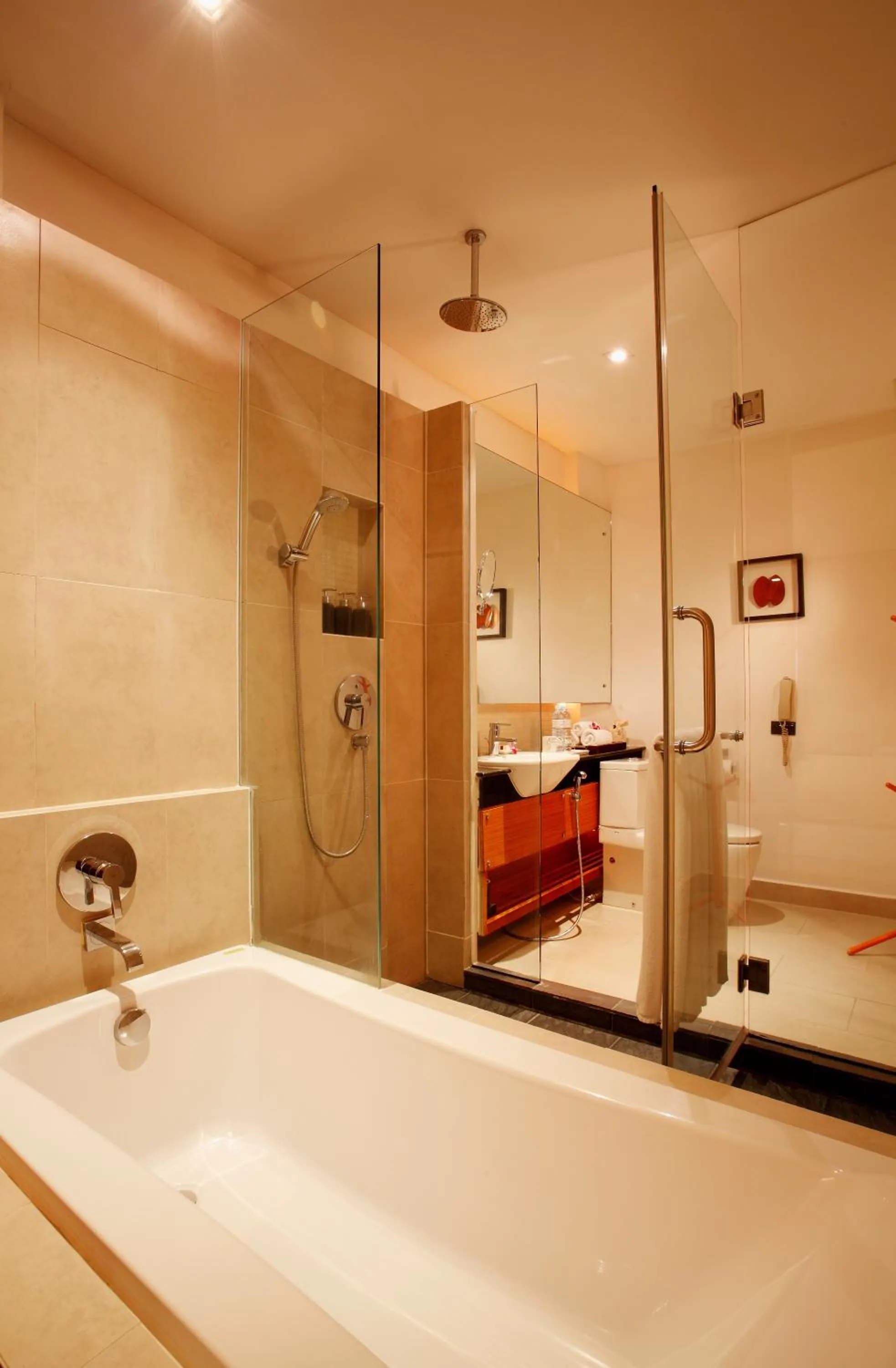 Bathroom in La Flora Resort Patong