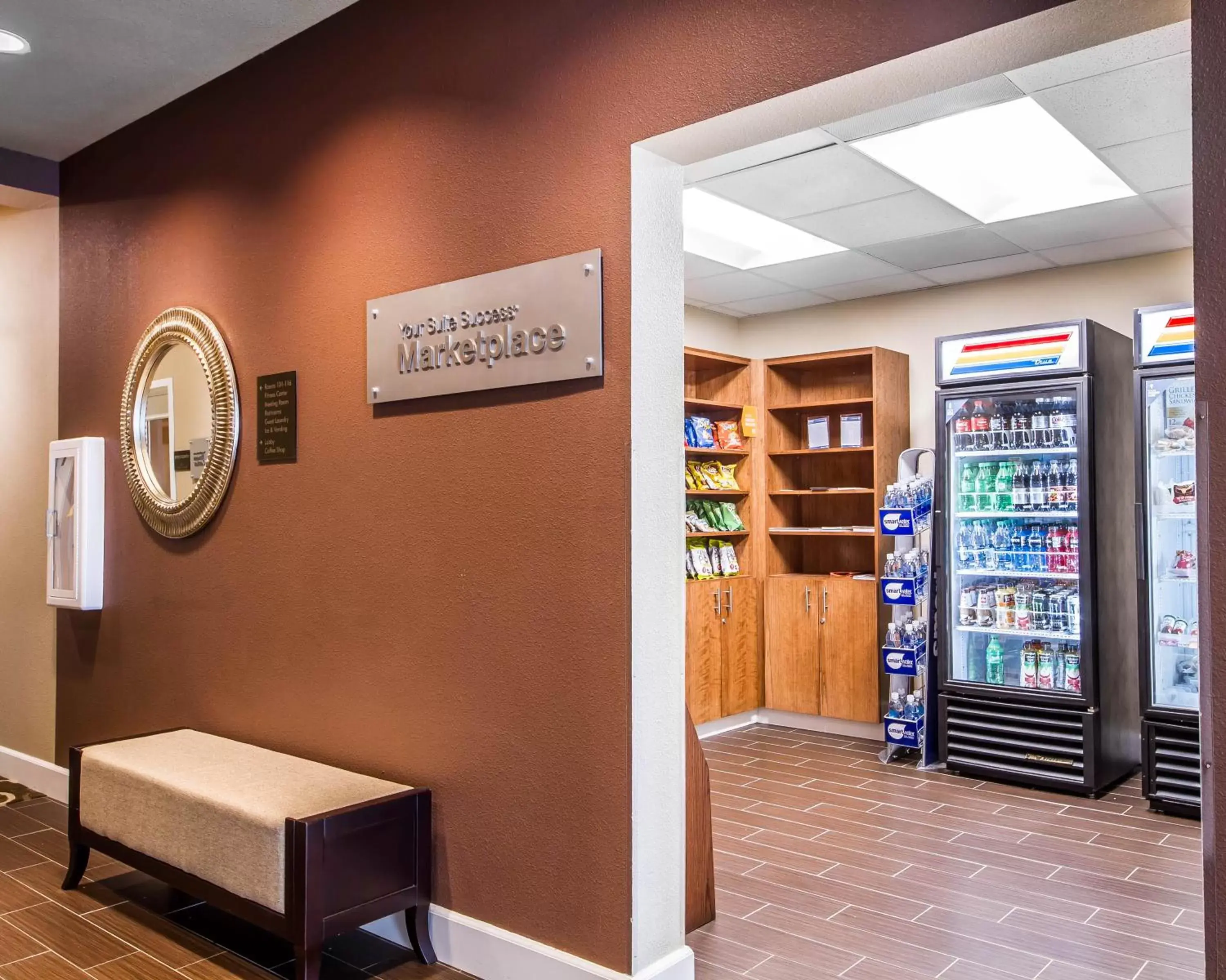 On-site shops in Comfort Suites Woodland - Sacramento Airport