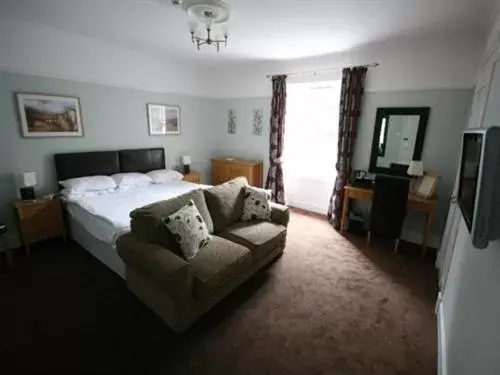 Bedroom, Seating Area in Inchture Hotel