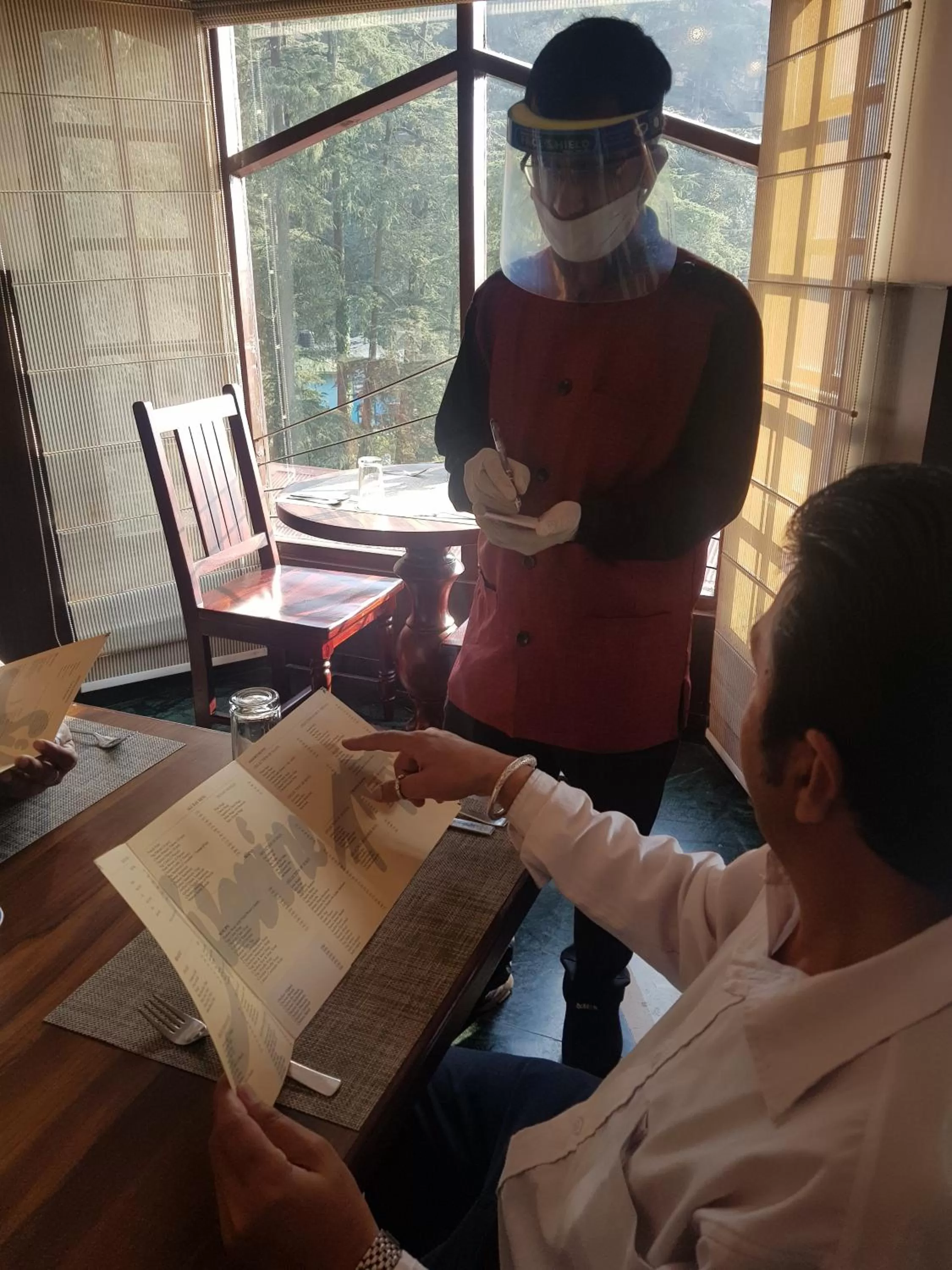 Restaurant/places to eat in Hotel Silverine