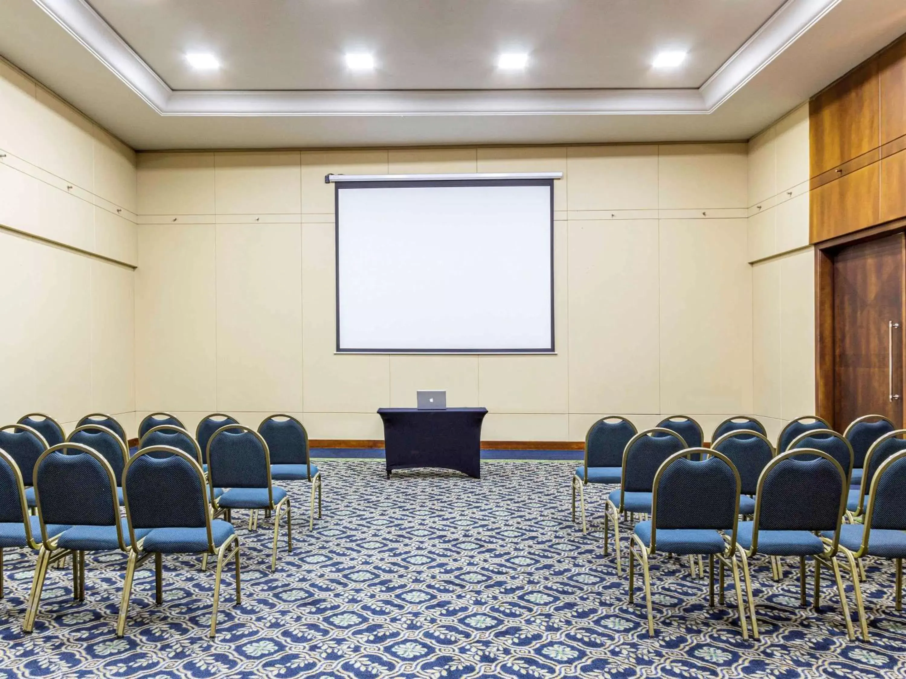 On site, Business Area/Conference Room in Grand Mercure Curitiba Rayon