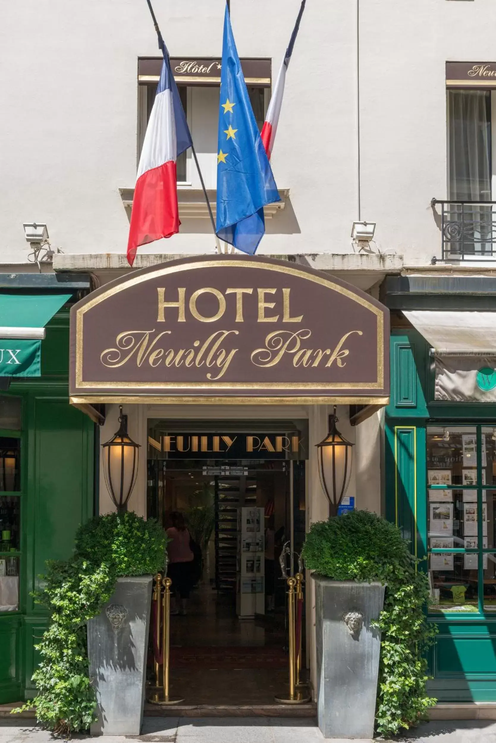 Facade/entrance in Neuilly Park Hotel