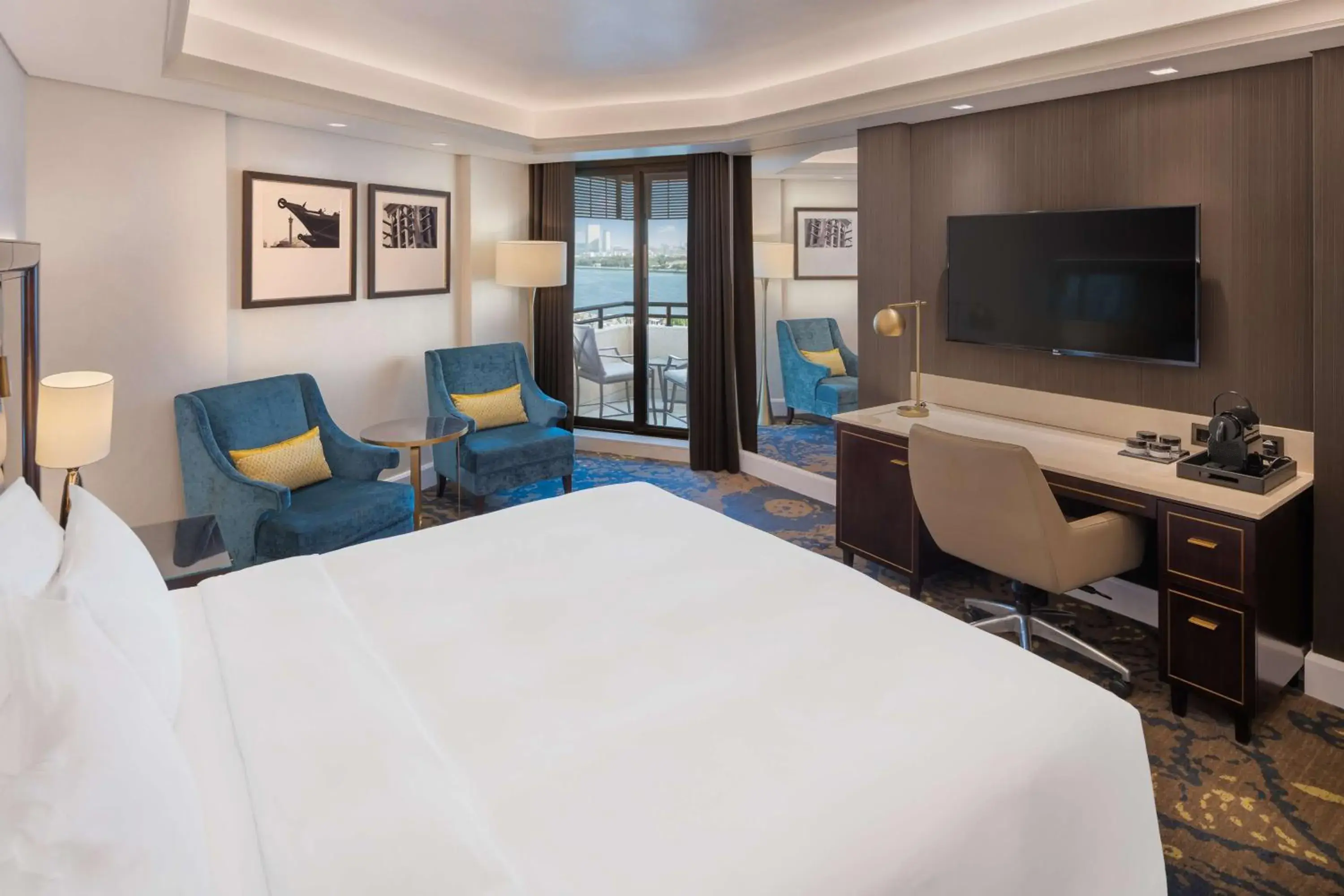 Bedroom in Radisson Blu Hotel, Dubai Deira Creek