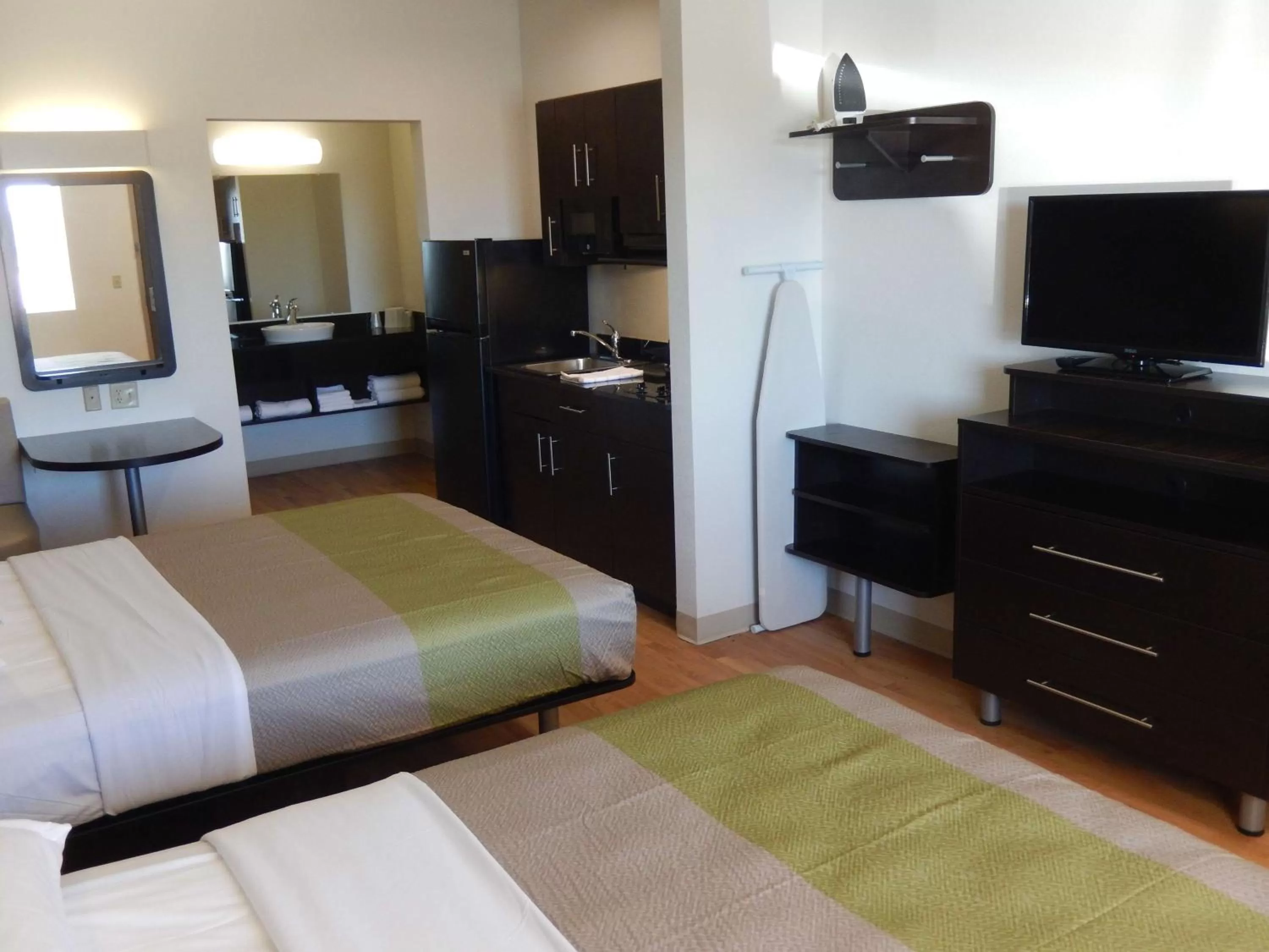 TV and multimedia, Bed in Studio 6-Yukon, OK