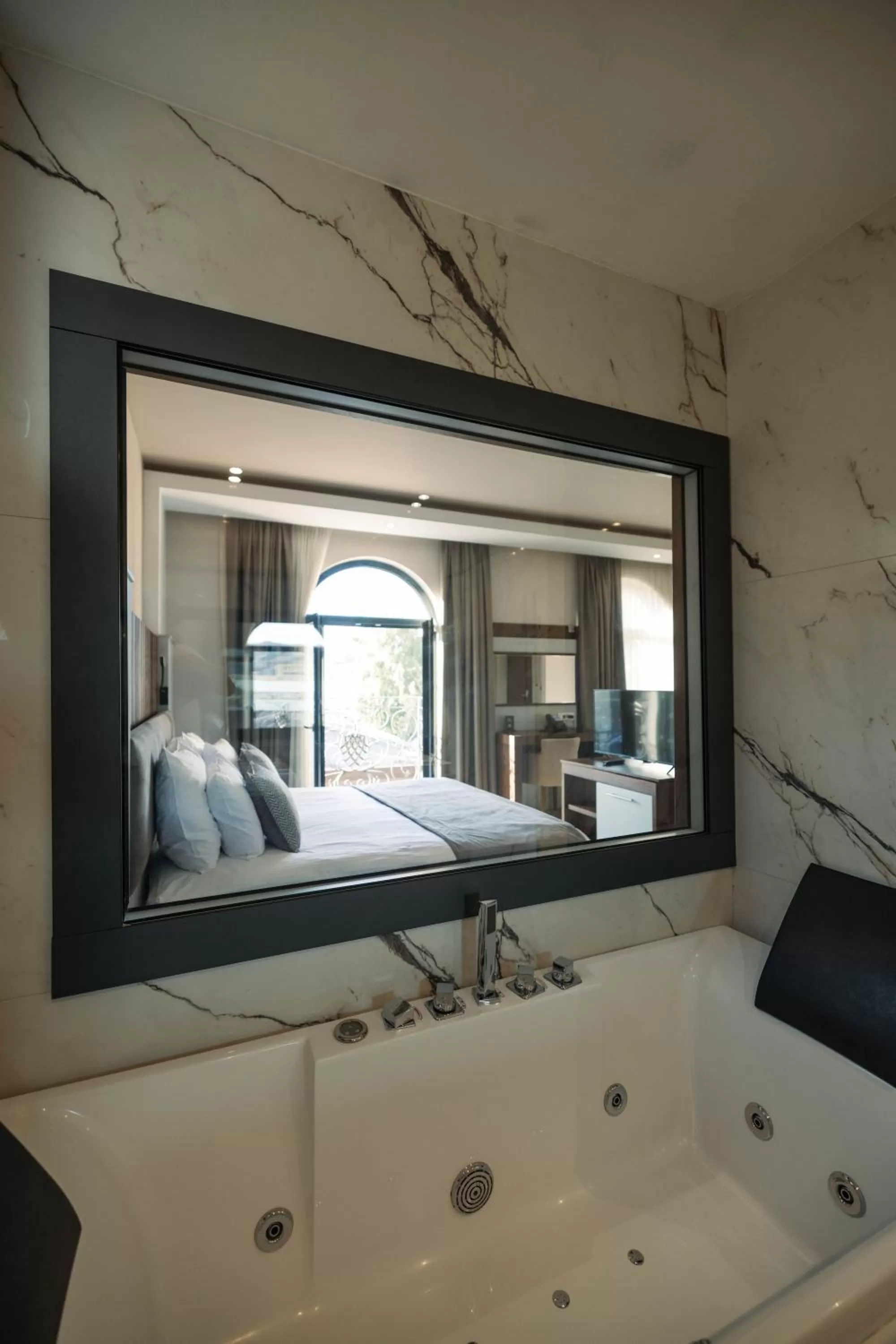 Bedroom, Bed in Hotel Prishtina