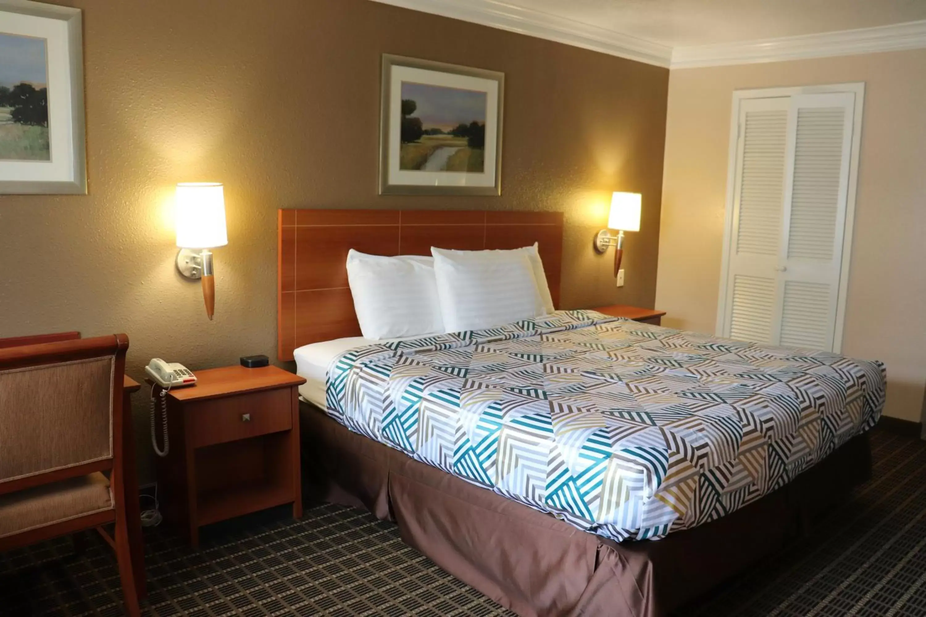 Bedroom, Bed in Motel 6-Alvin, TX