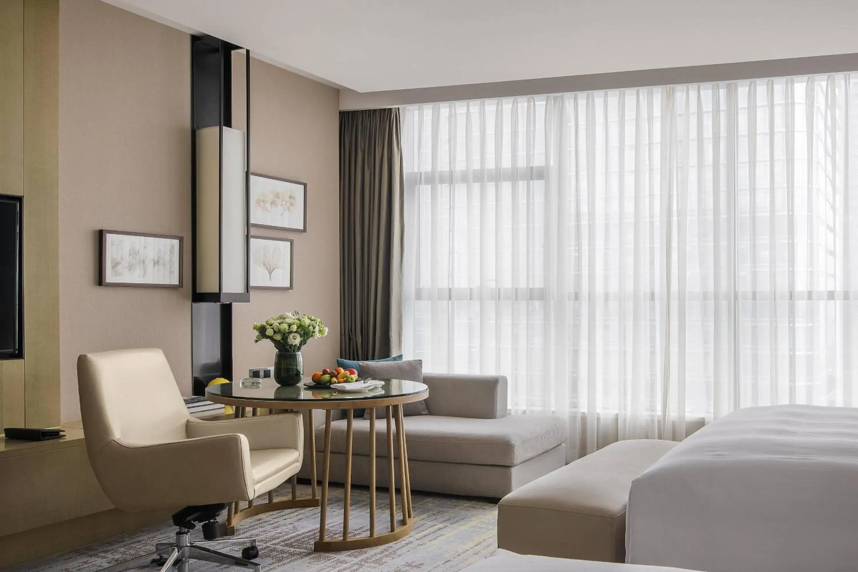 Photo of the whole room, Seating Area in Chengdu Marriott Hotel Financial Centre