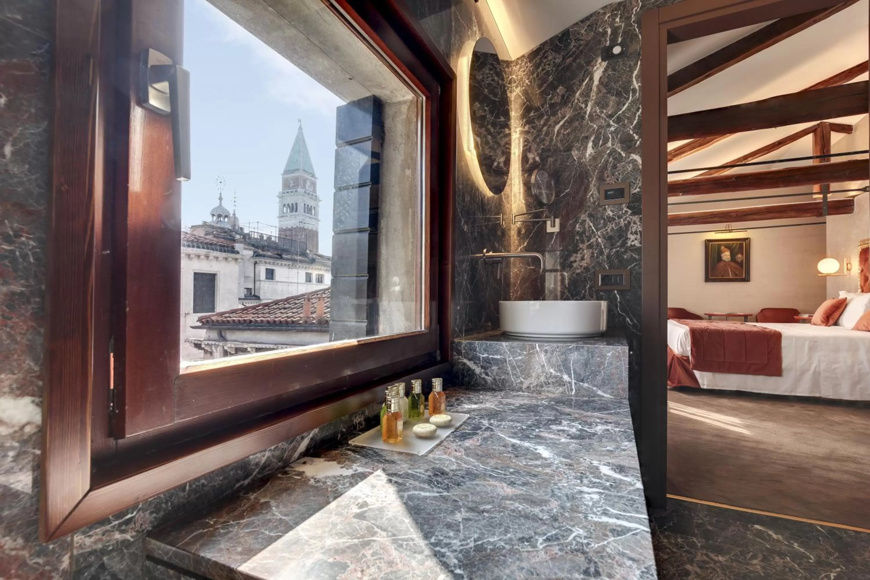 Bathroom, Bed in Hotel Donà Palace