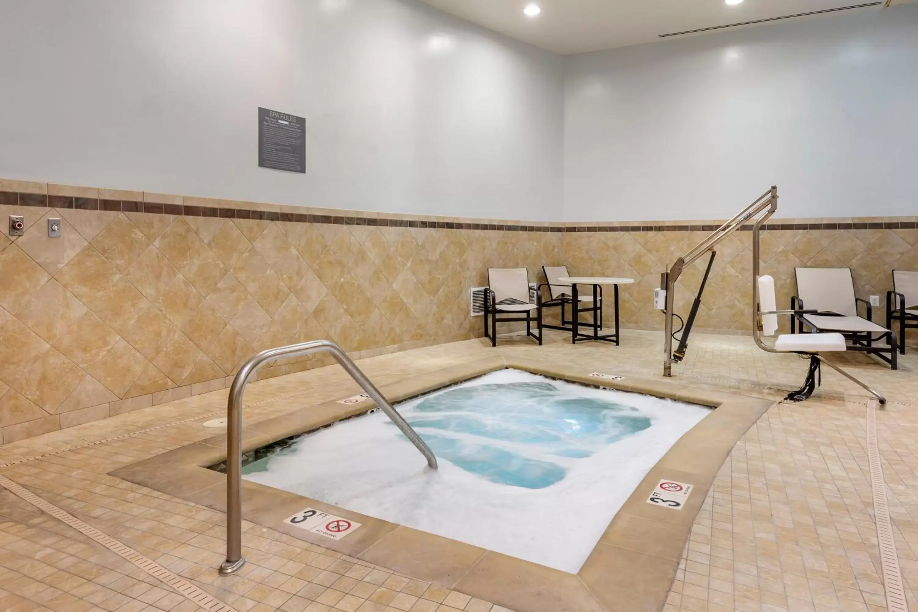 Hot Tub, Swimming Pool in Cambria Hotel Rockville