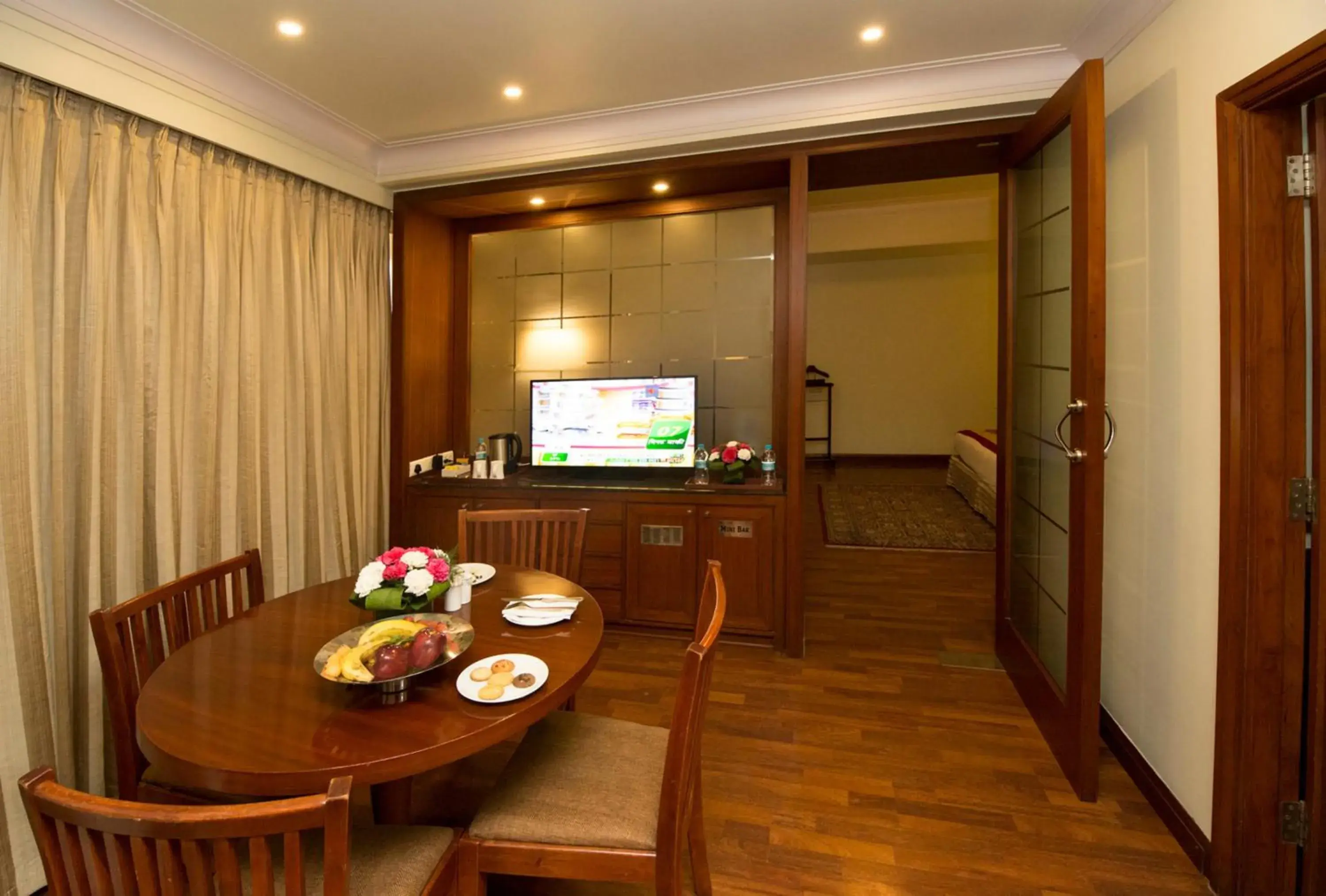 Living room, TV/Entertainment Center in Clarion Hotel Bella Casa