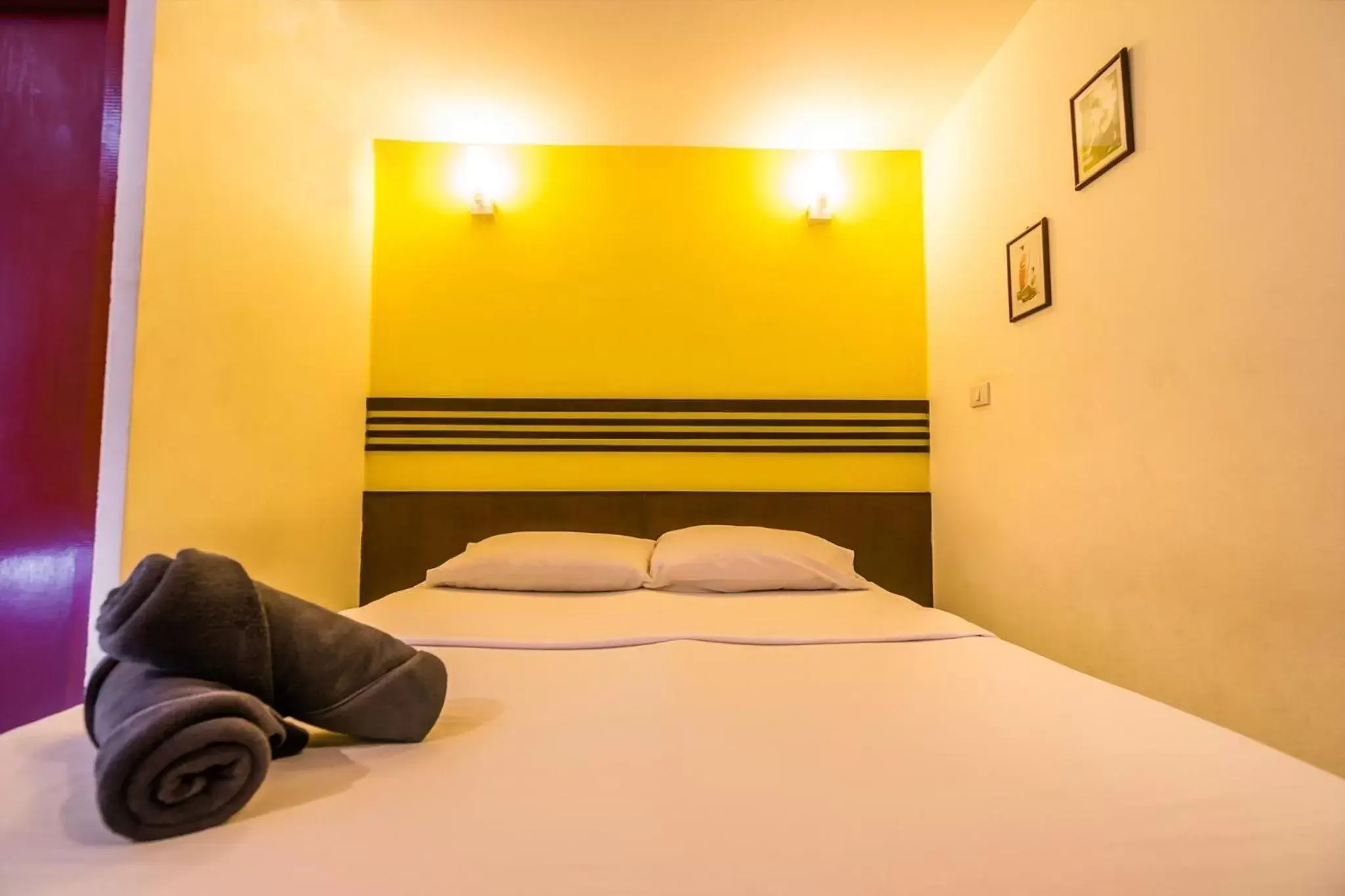 Bedroom, Bed in 18 Coins Cafe & Hostel