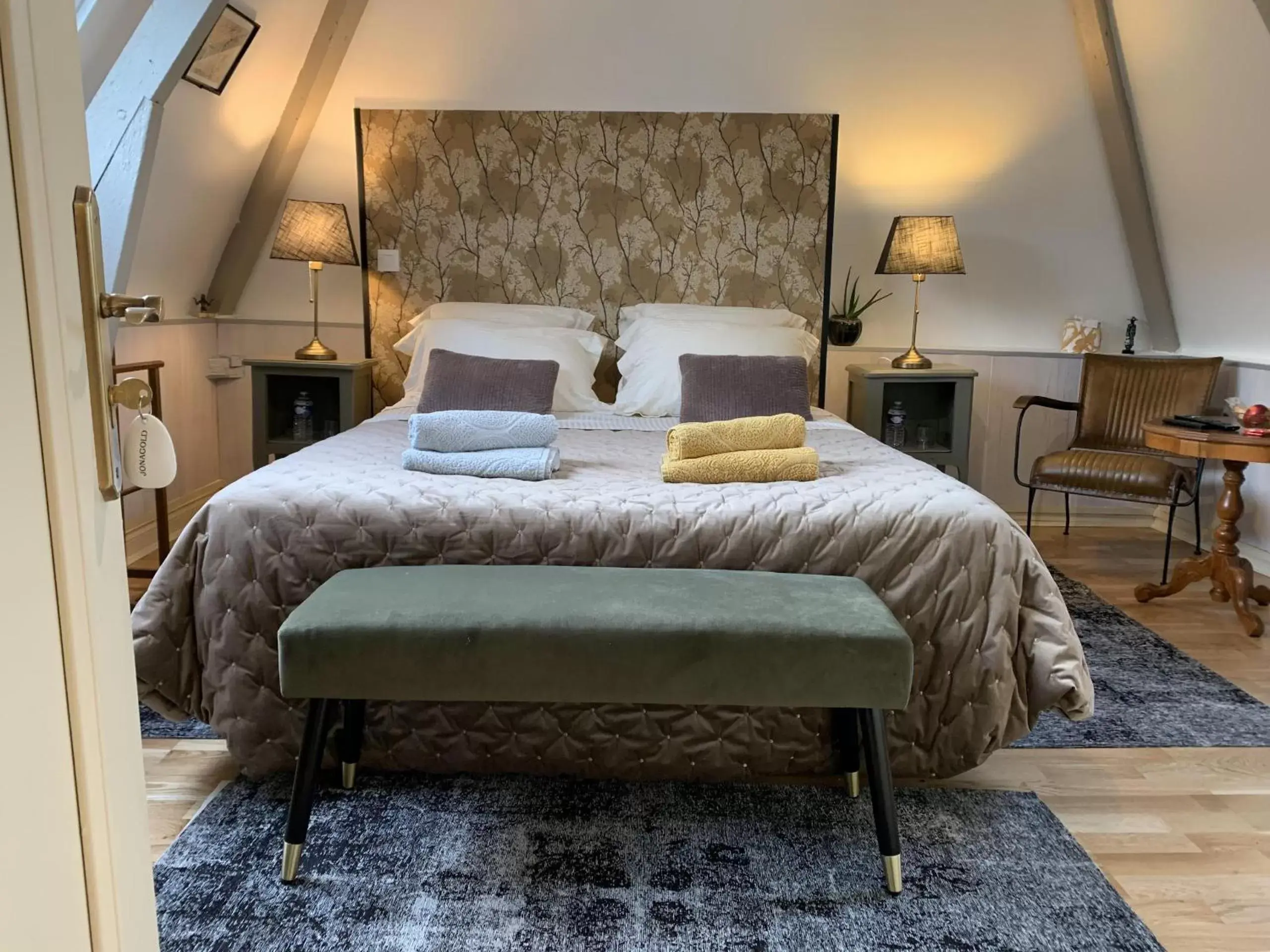 Bedroom, Bed in Honfleur, Entre Terre & Estuaire