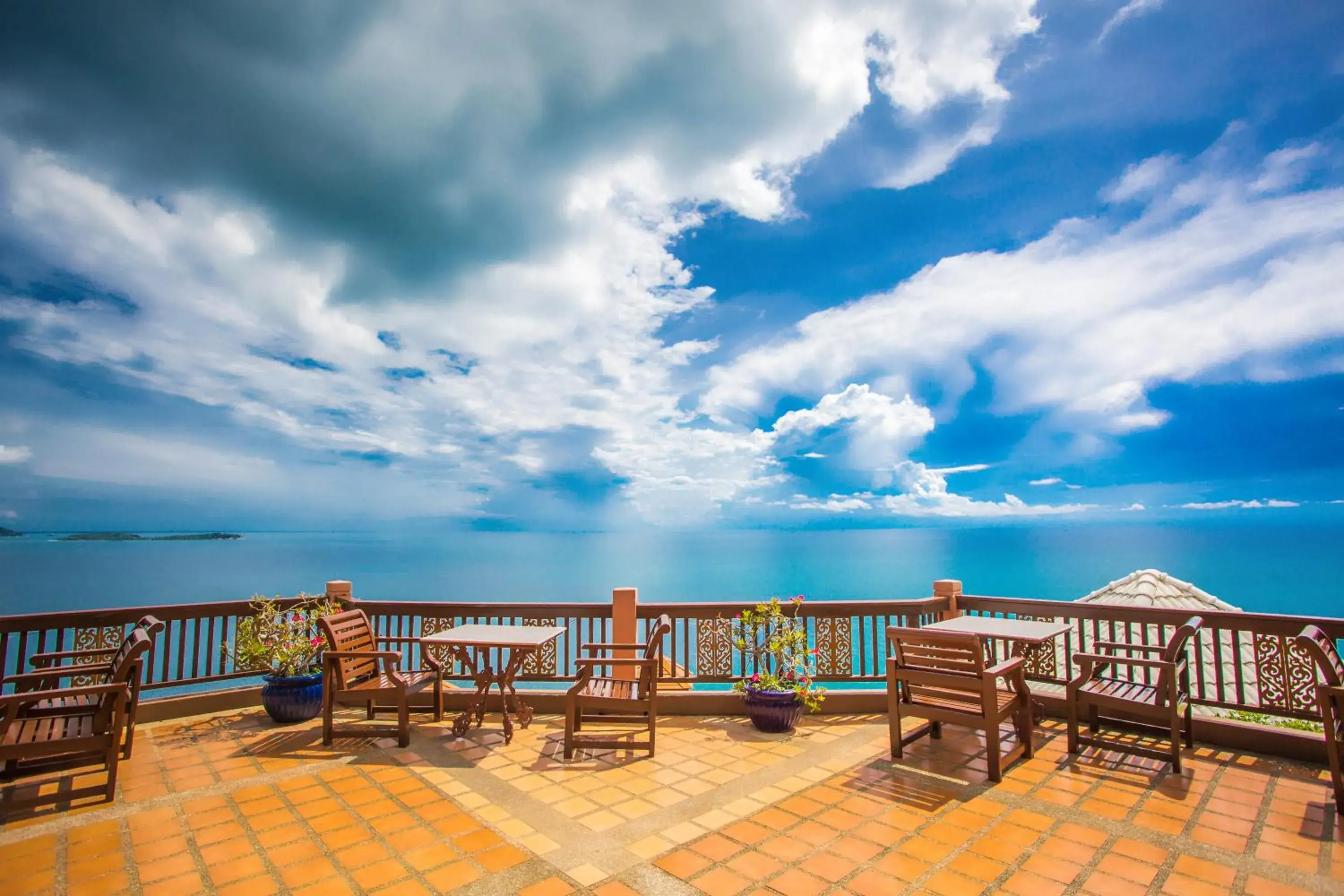 Dining area, Balcony/Terrace in Samui Bayview Resort & Spa