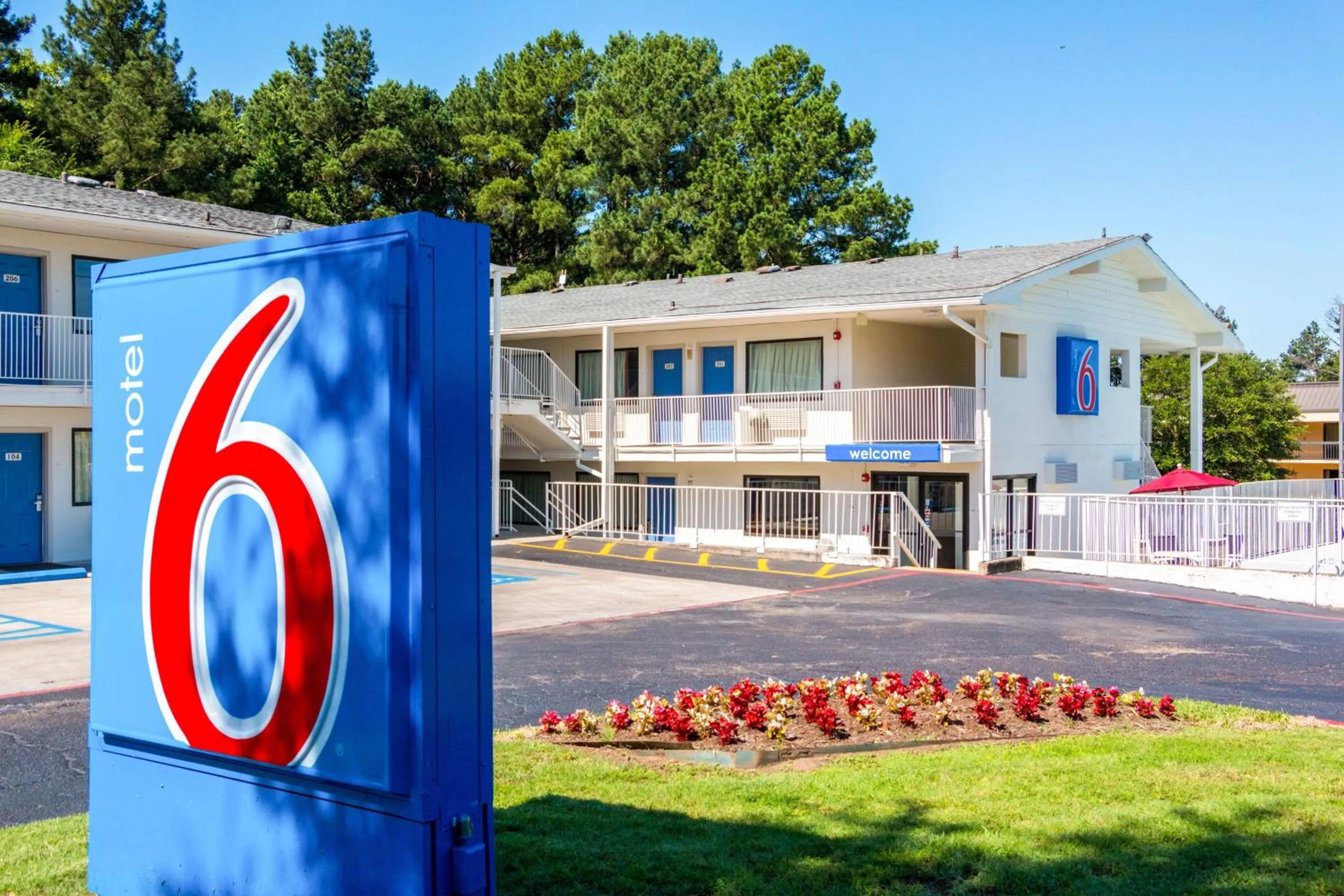Property building in Motel 6-Longview, TX