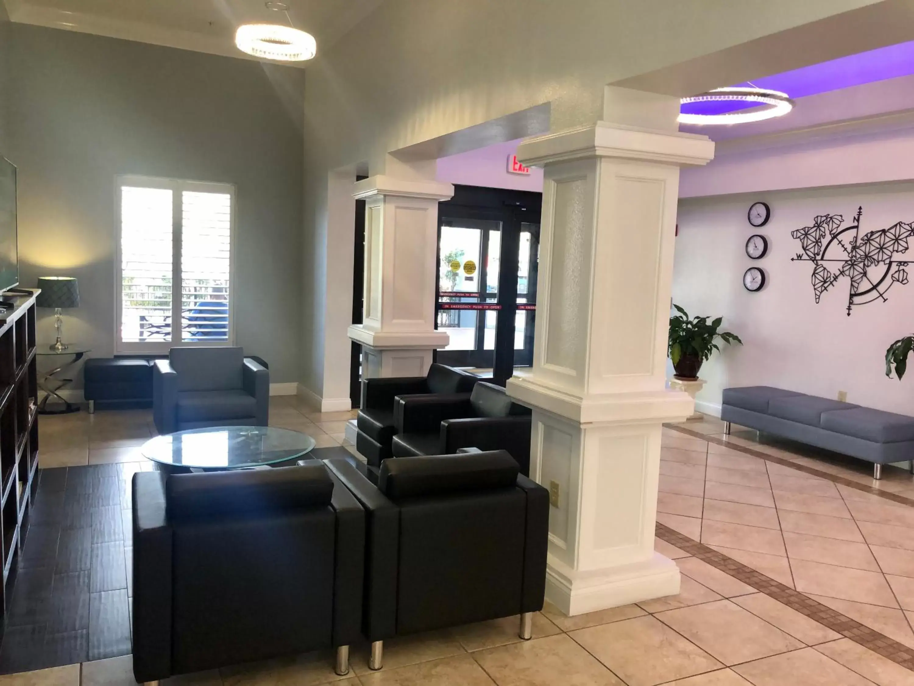 Lobby or reception, Seating Area in Days Inn & Suites by Wyndham Lakeland