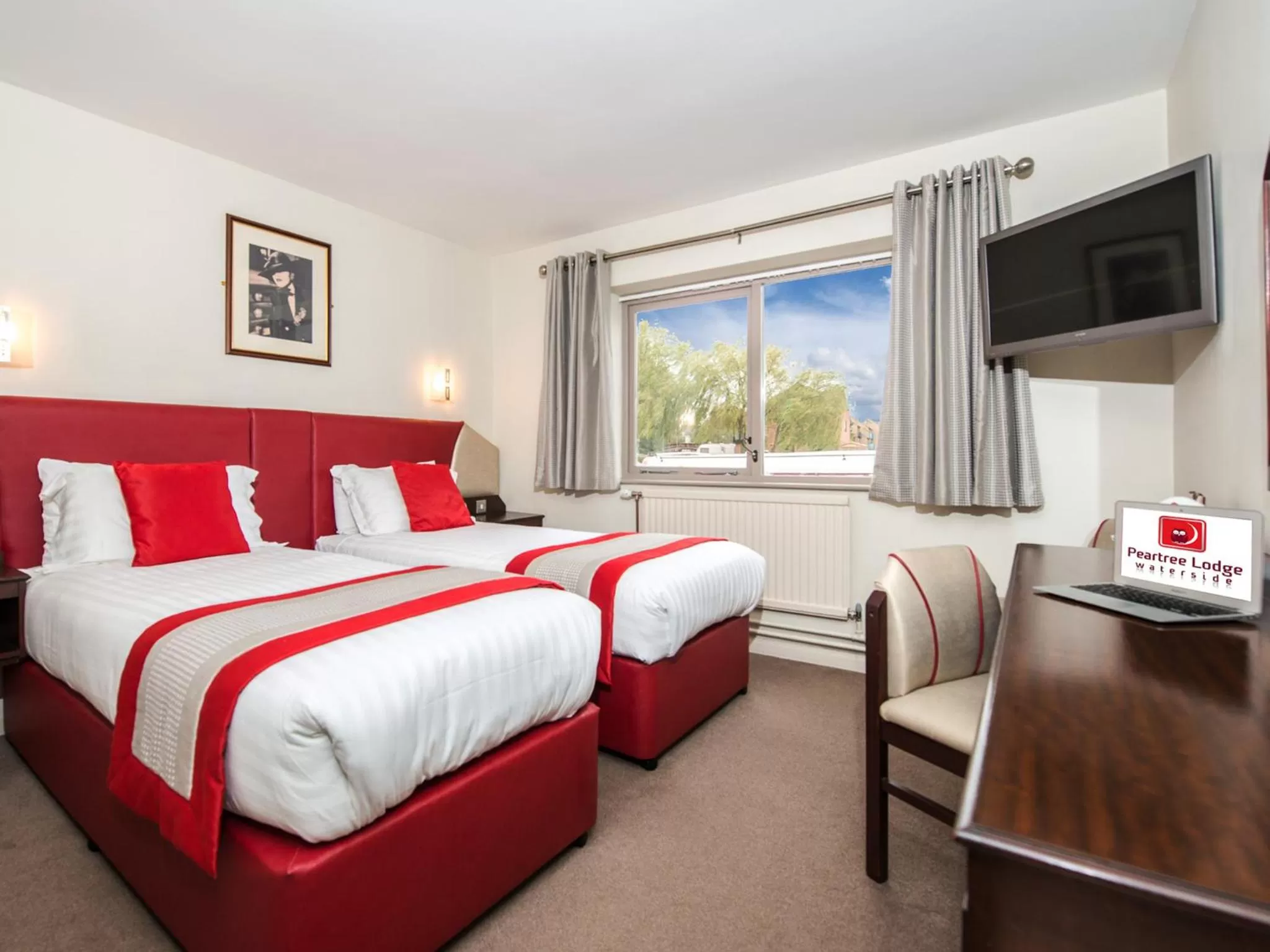 Bed in Peartree Lodge Waterside