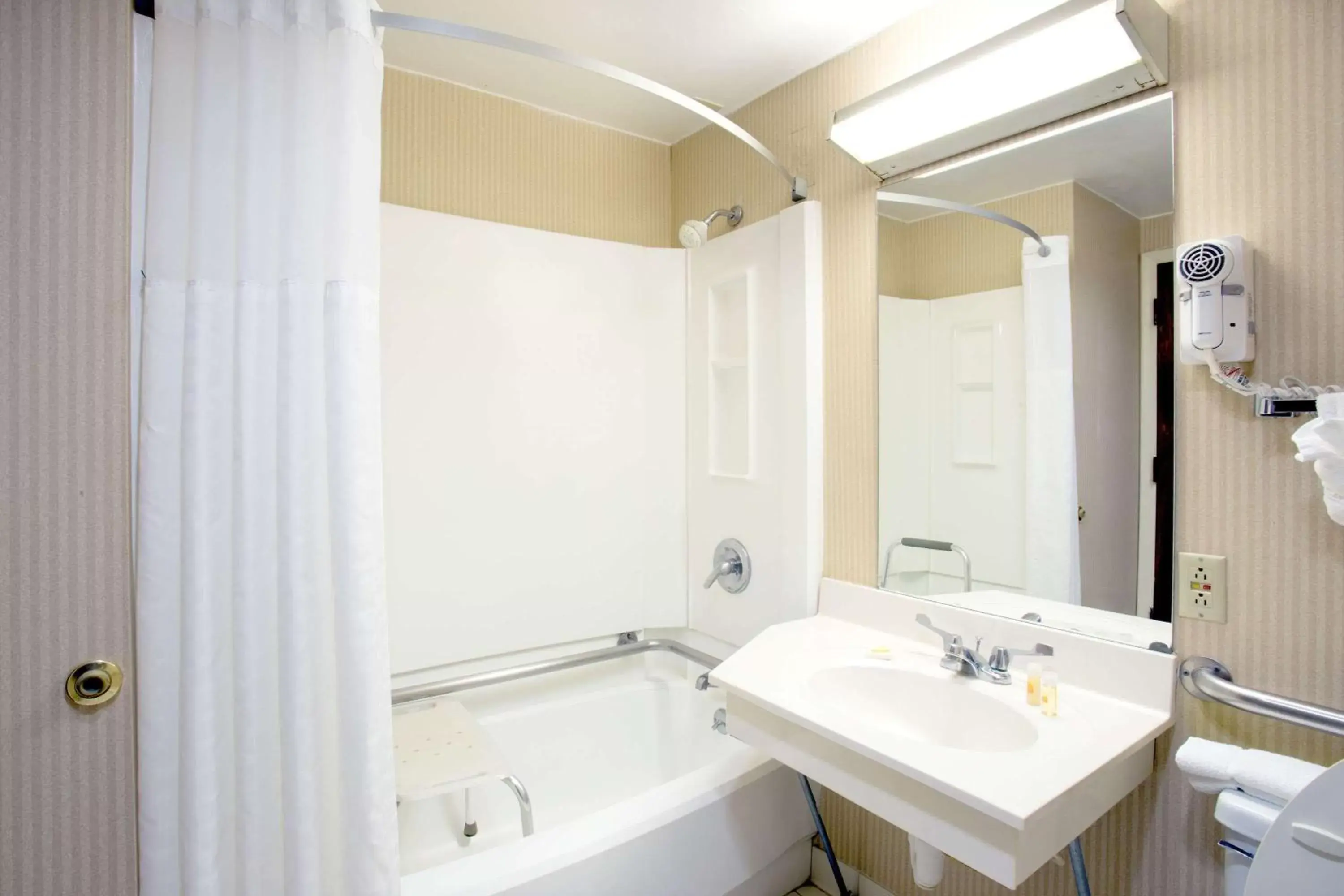 Bathroom in Days Inn & Suites by Wyndham Northwest Indianapolis