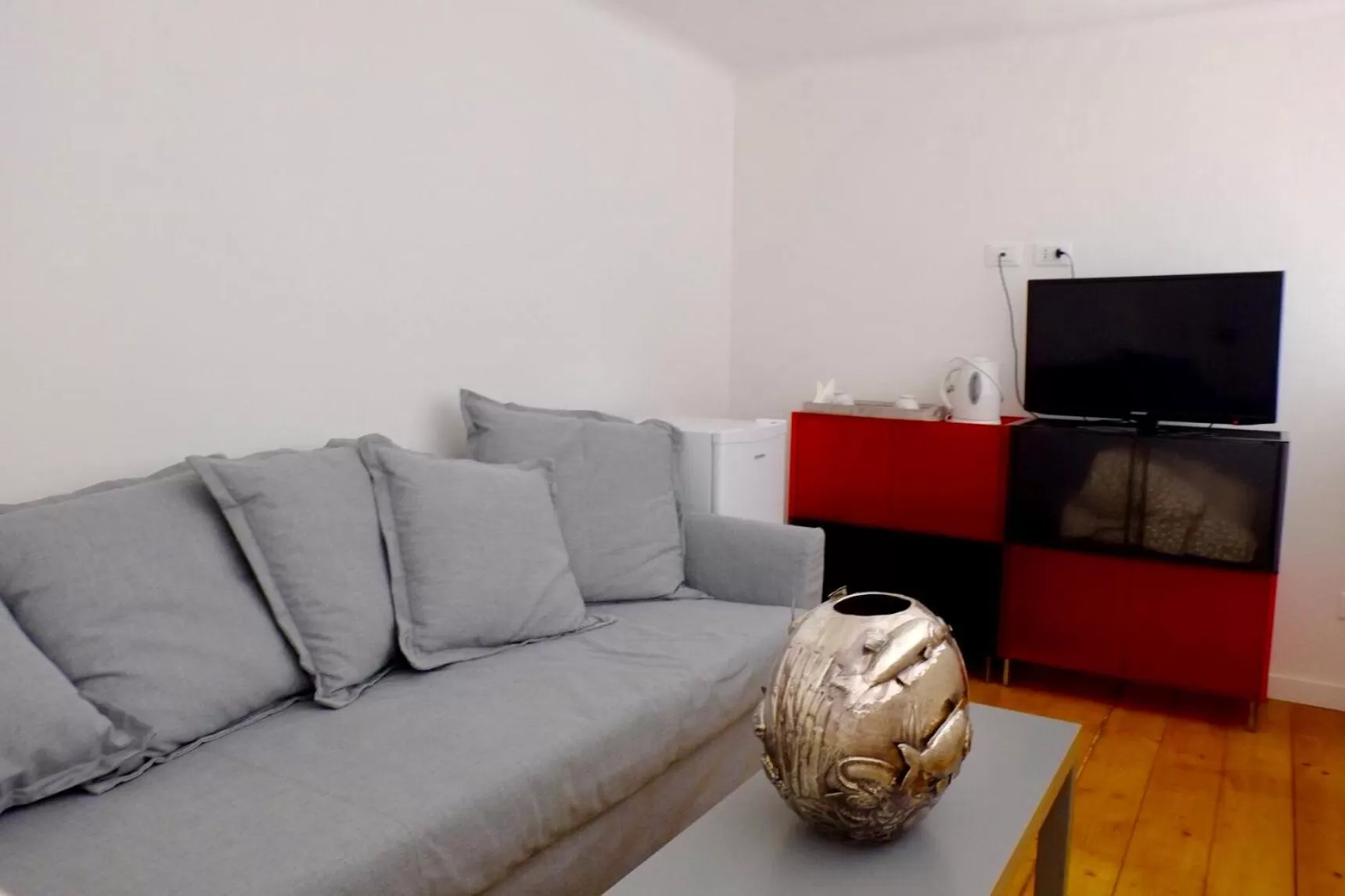 TV and multimedia, Seating Area in B&B Second Floor Centro Storico Bologna