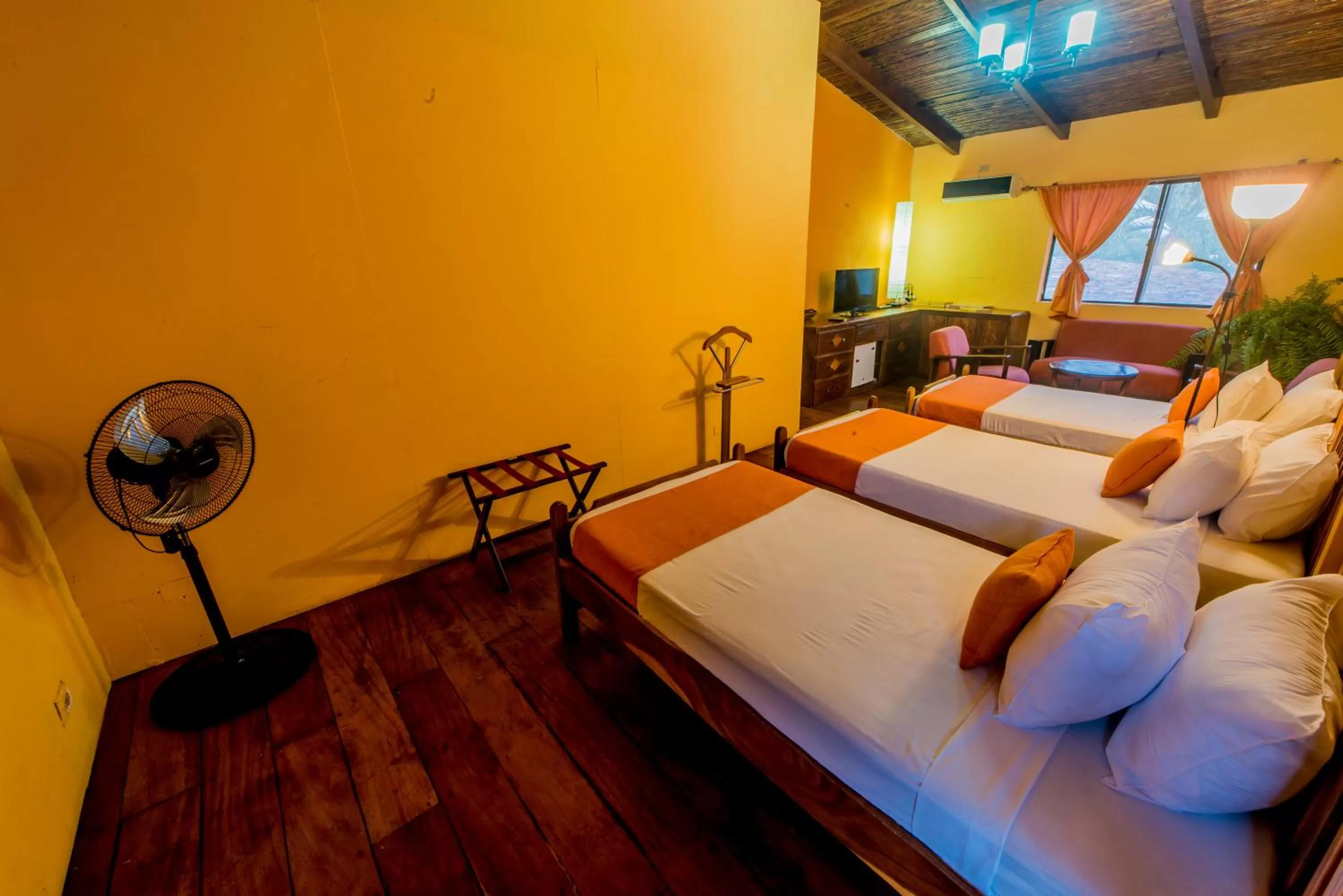 TV and multimedia, Bed in Hotel El Maltese