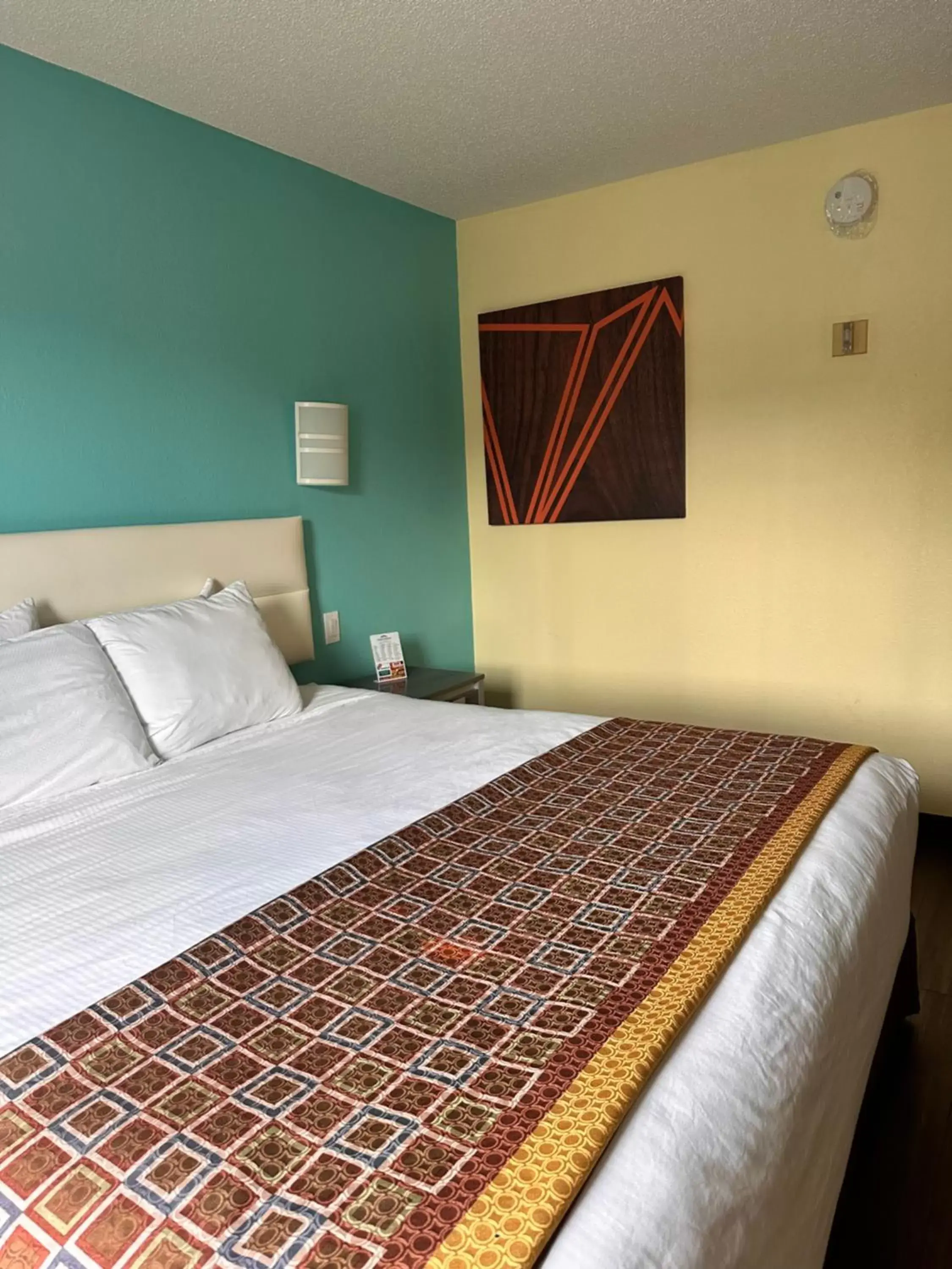 Bed in Howard Johnson by Wyndham Clarksville Tennessee Bed in Howard Johnson by Wyndham Clarksville Tennessee