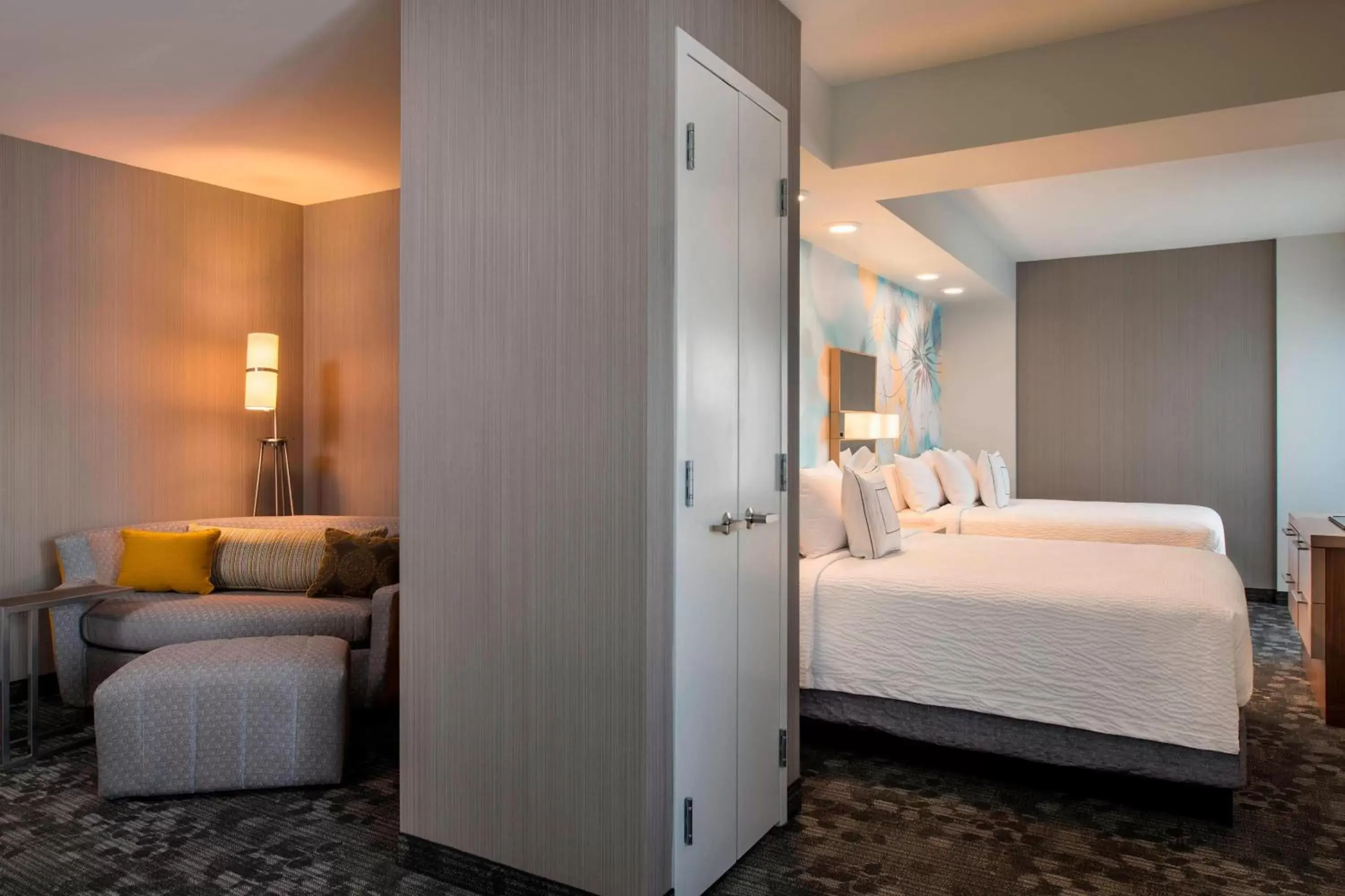 Photo of the whole room, Bed in Courtyard by Marriott Calgary South