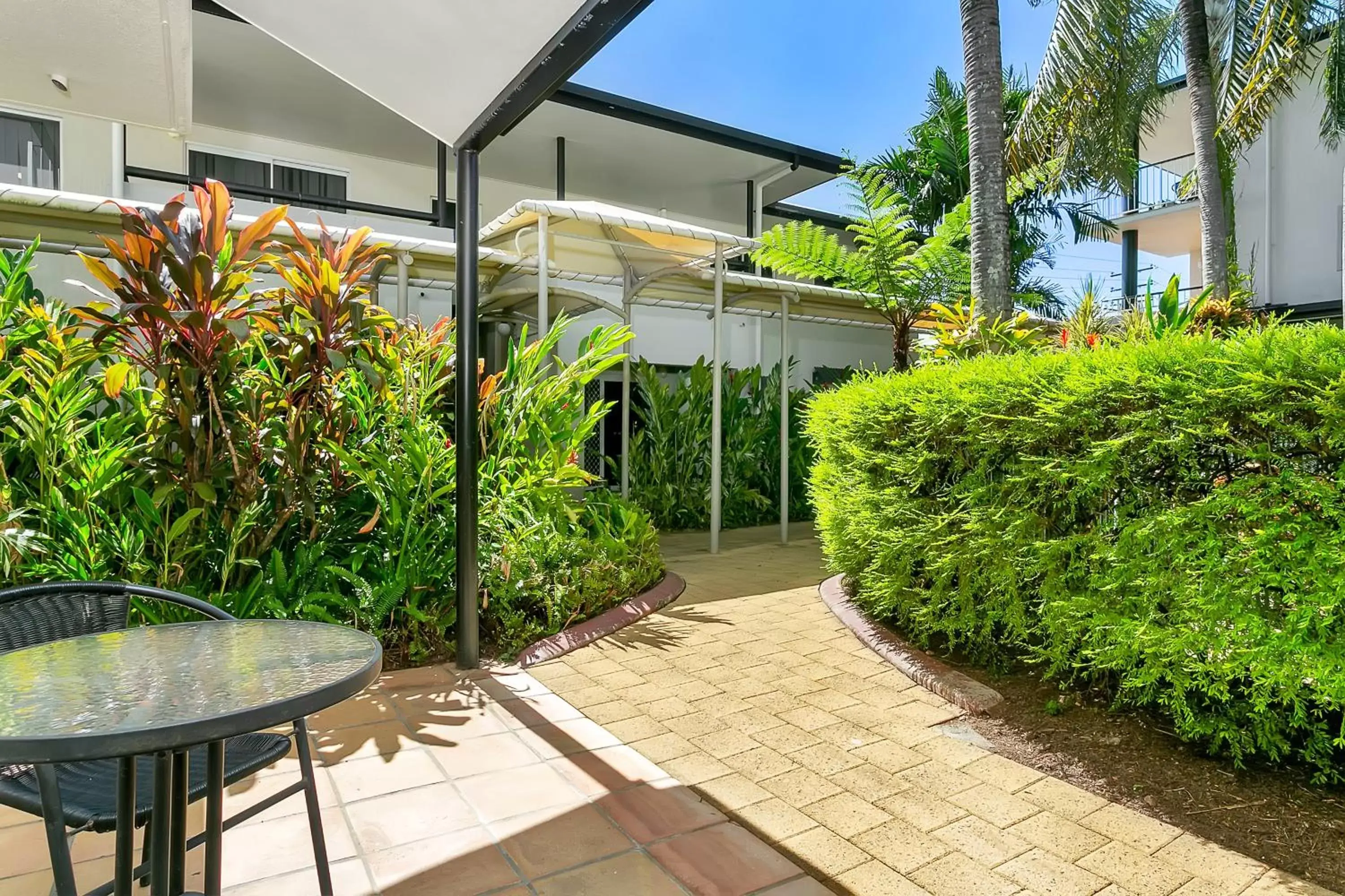 Patio, Property Building in Cairns Reef Apartments & Motel