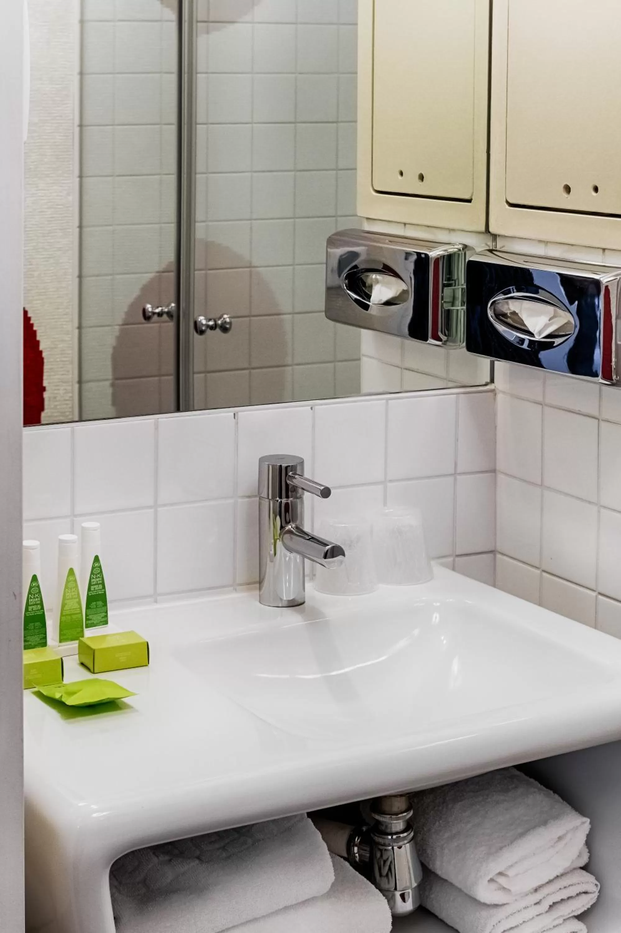 Bathroom in Hotel Joyce - Astotel