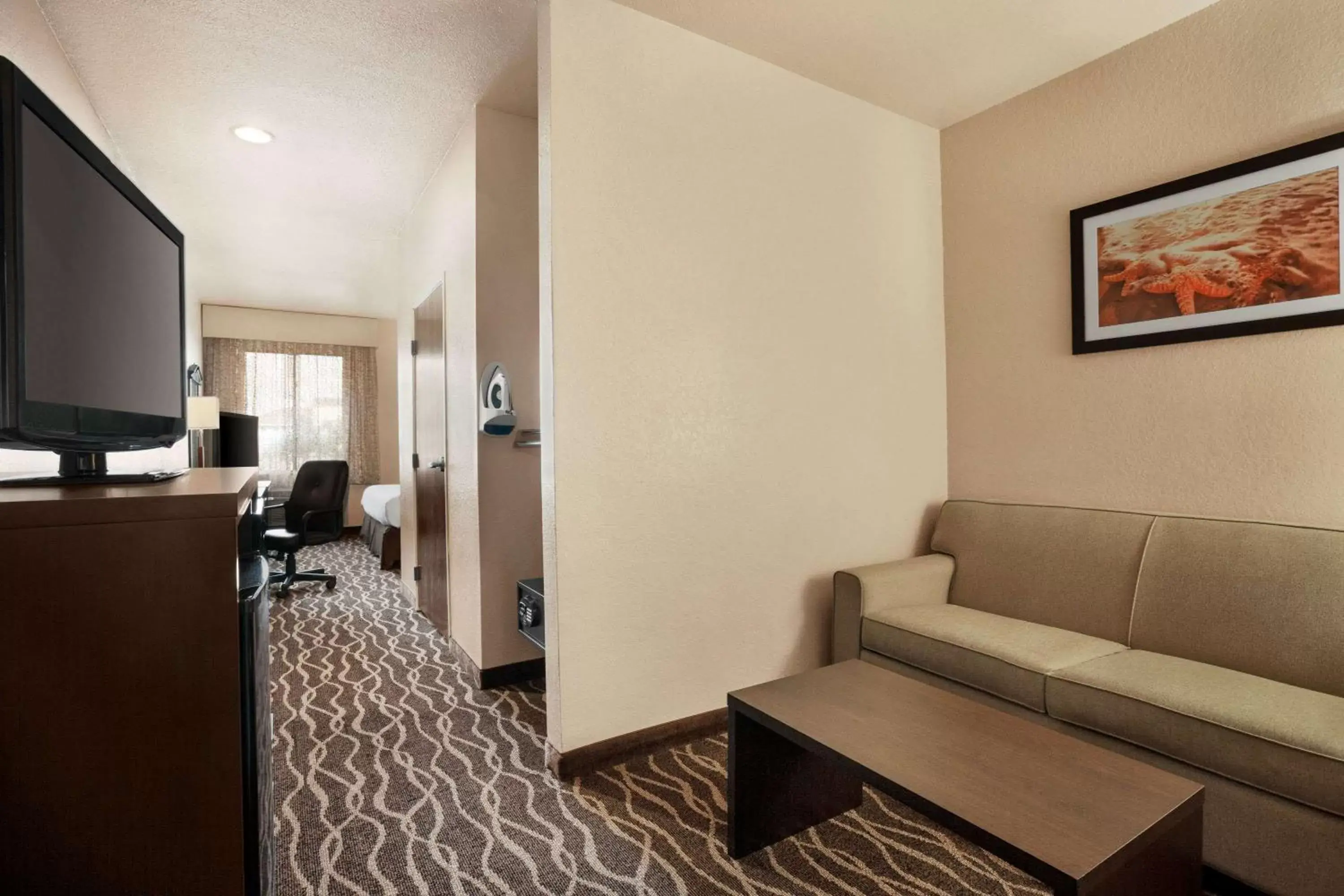 Photo of the whole room in Baymont by Wyndham Clute Lake Jackson Photo of the whole room in Baymont by Wyndham Clute Lake Jackson