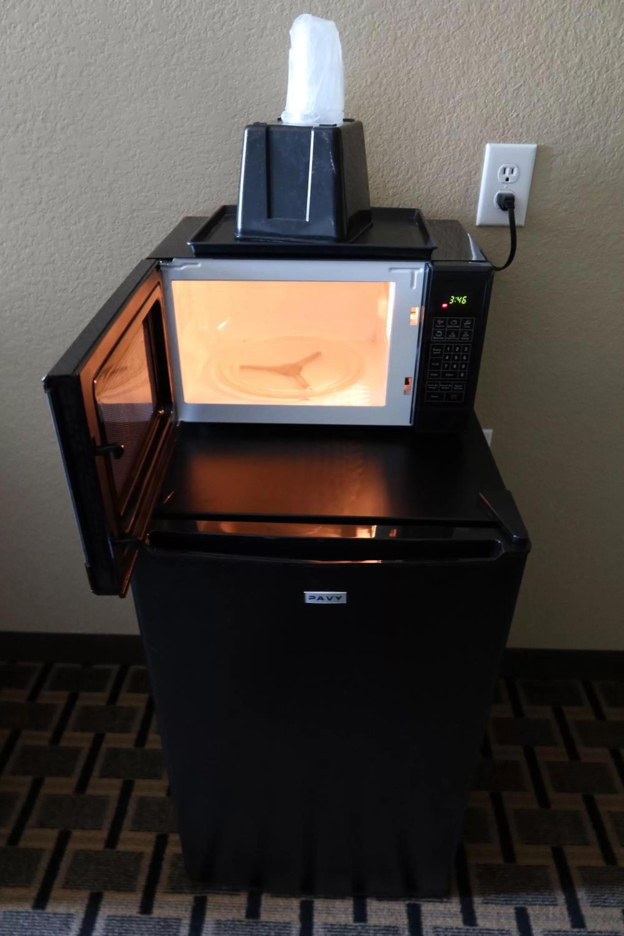 Coffee/tea facilities in West Worth Inn & Suites White Settlement