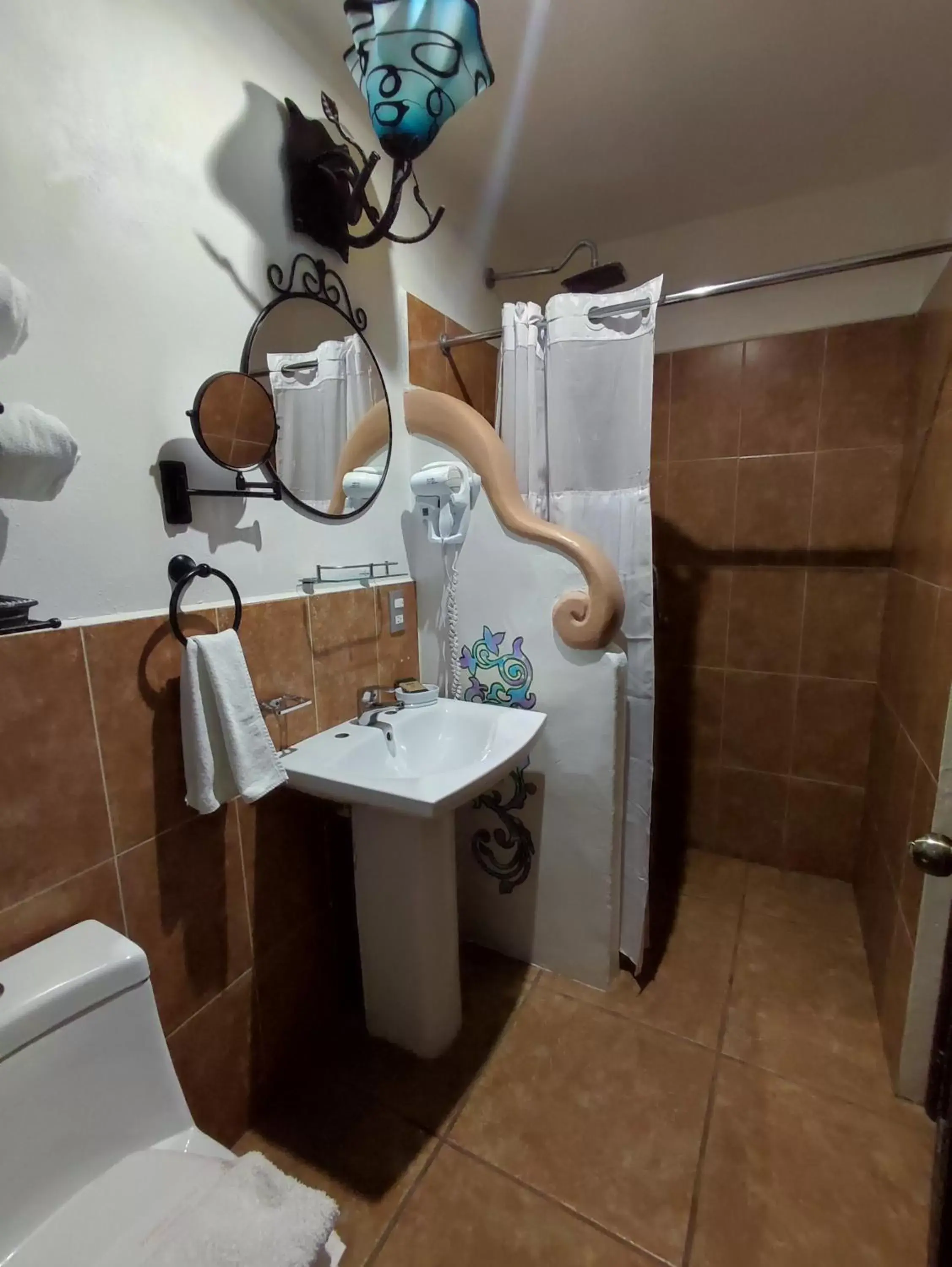 Shower, Bathroom in Hotel Grand Maria