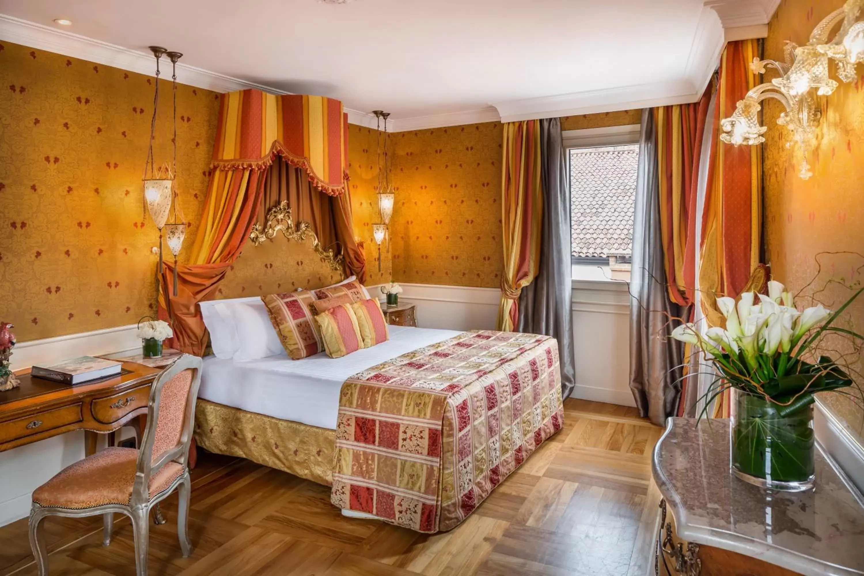 Photo of the whole room, Bed in Baglioni Hotel Luna - The Leading Hotels of the World