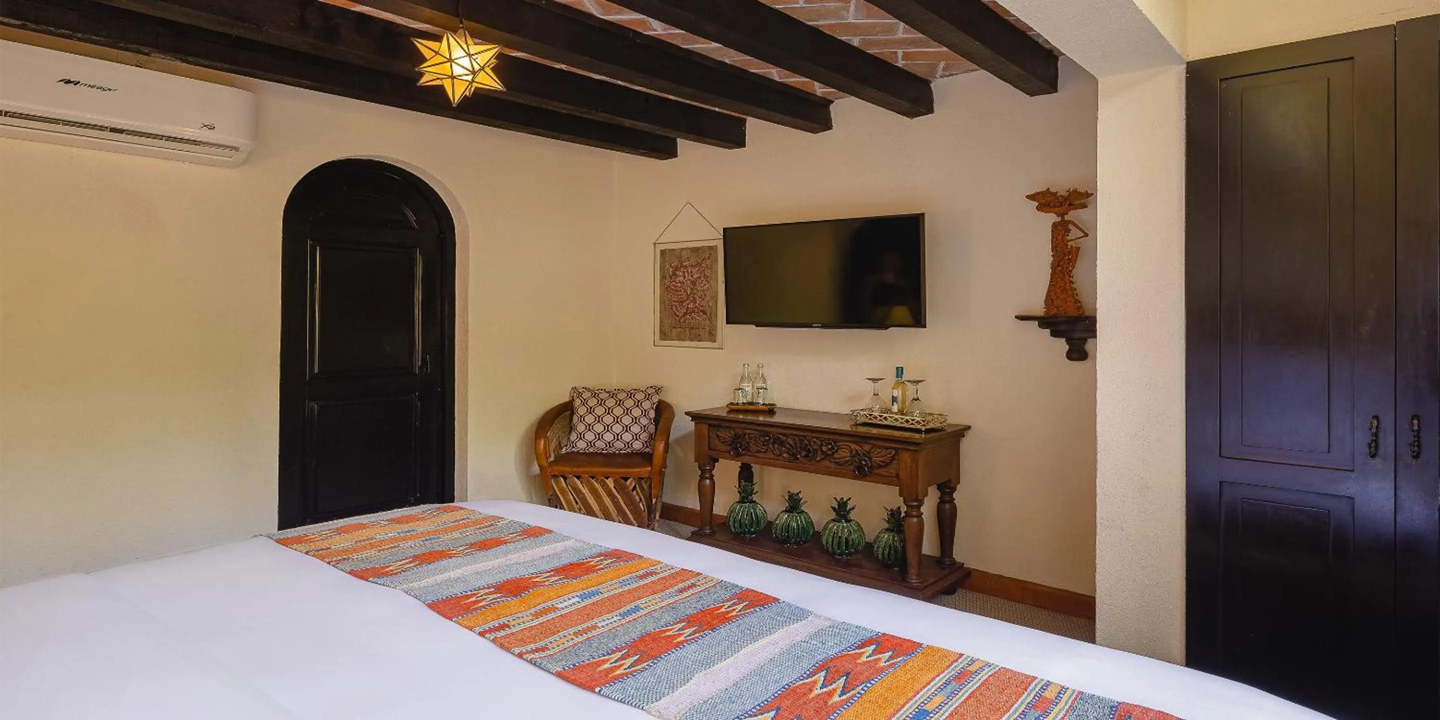 Photo of the whole room, Bed in Hacienda El Santuario San Miguel de Allende