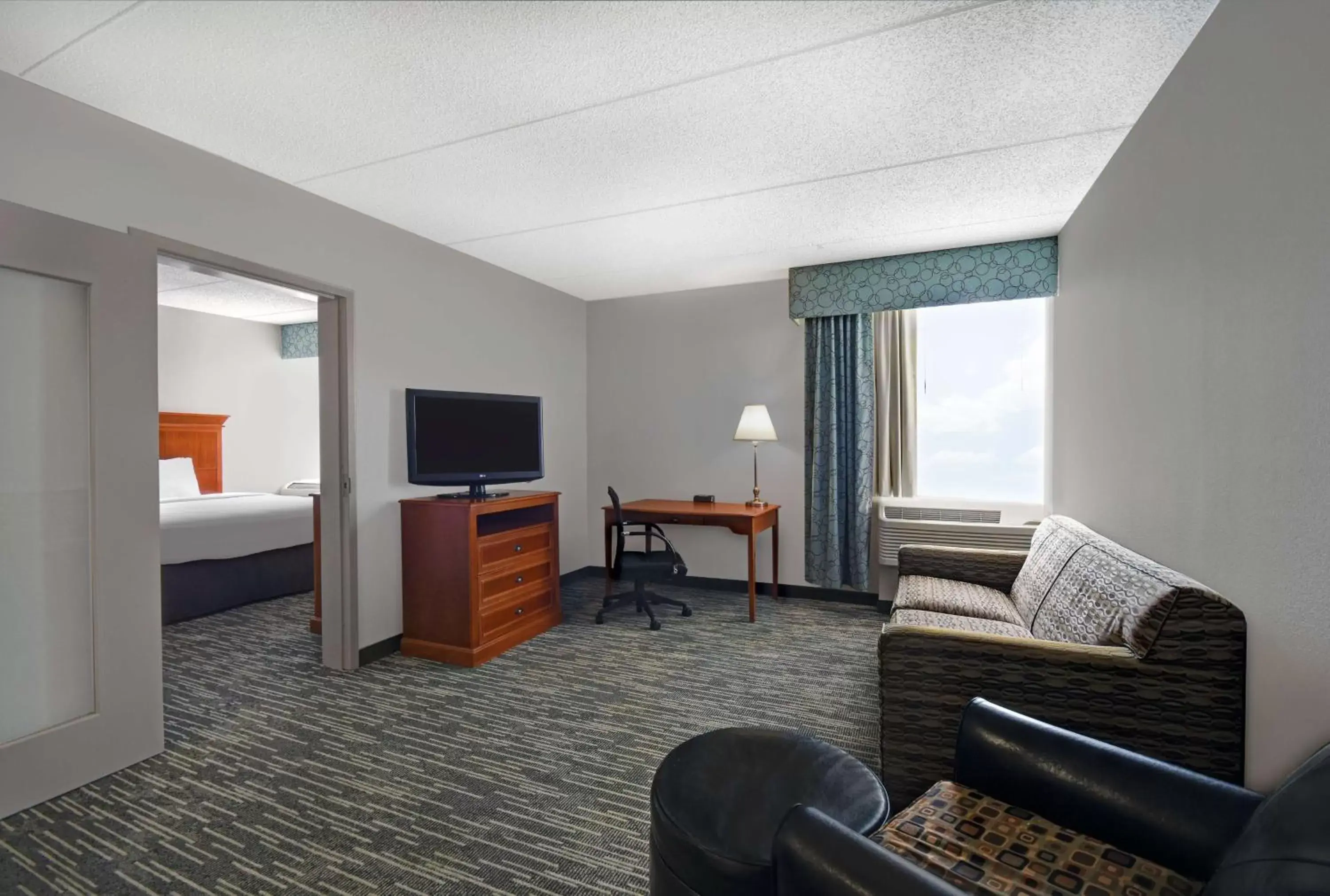 Photo of the whole room, Seating Area in Country Inn & Suites by Radisson, Rochester-University Area, NY