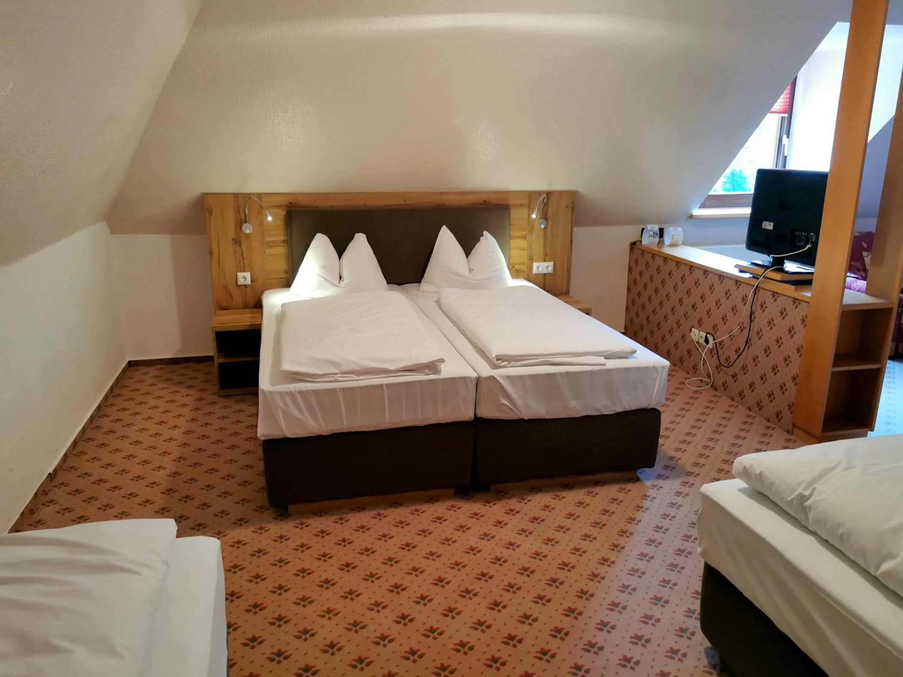Photo of the whole room, Bed in Heidehotel Soltauer Hof