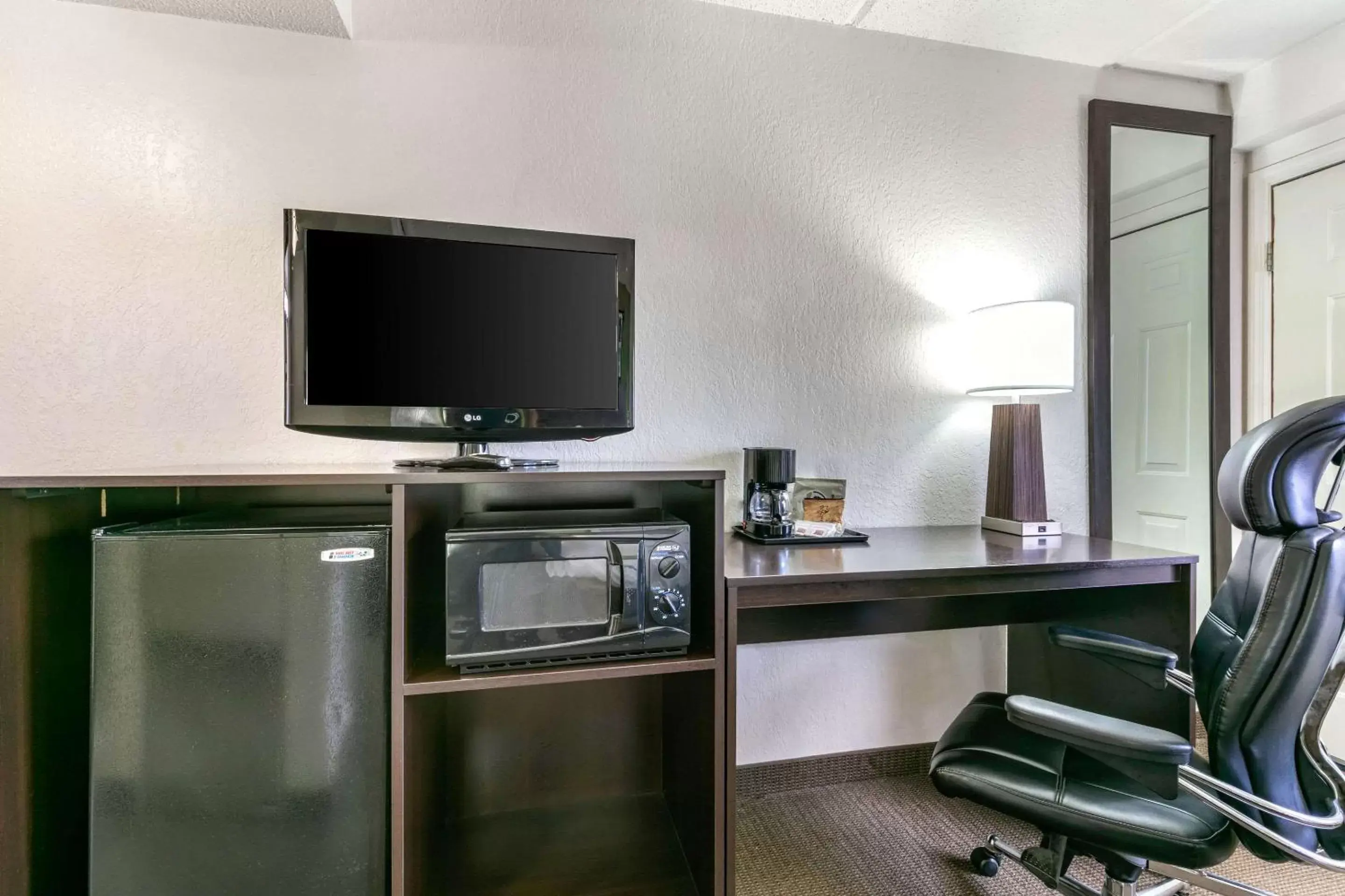 Photo of the whole room, TV/Entertainment Center in Sleep Inn & Suites near Sports World Blvd
