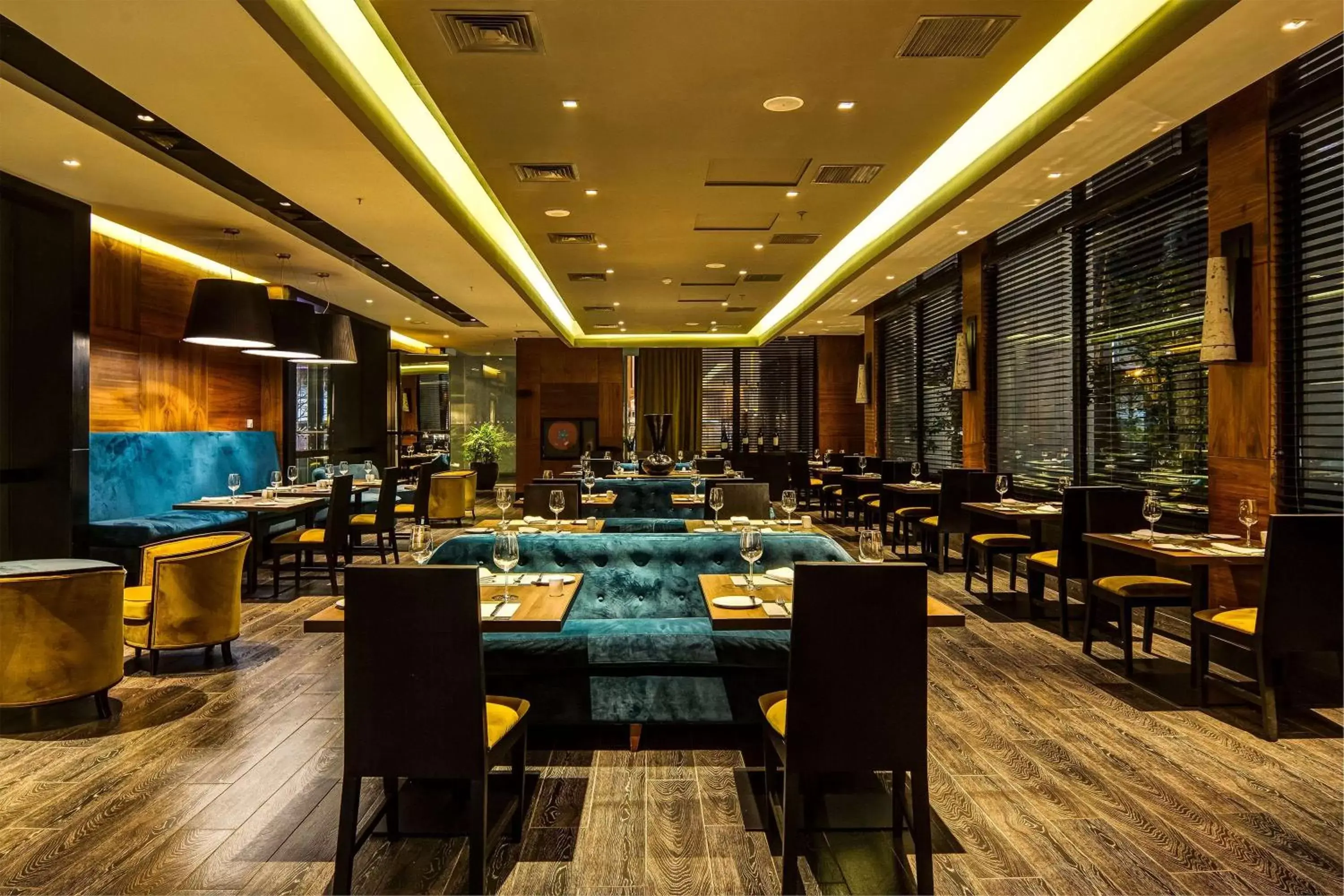 Restaurant/Places to Eat in Wyndham Santiago Pettra