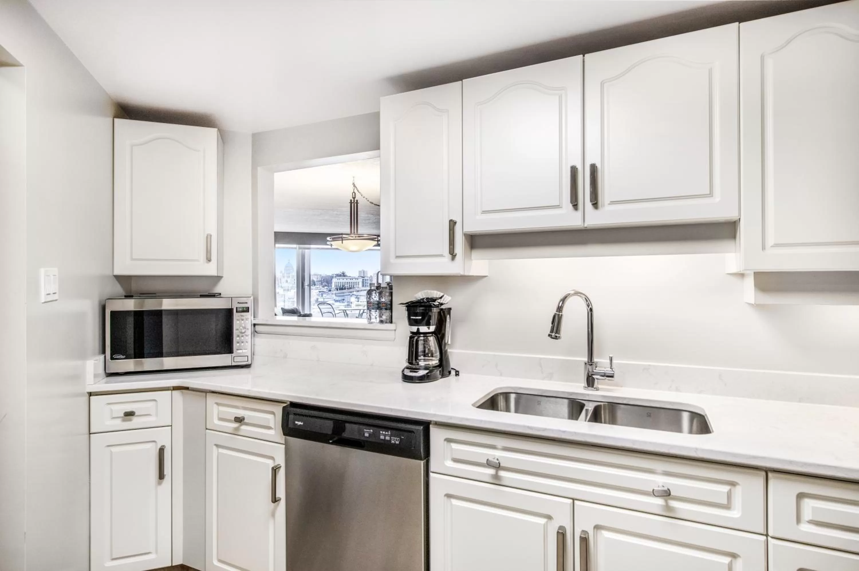 Kitchen or kitchenette in Victoria Regent Waterfront Hotel & Suites