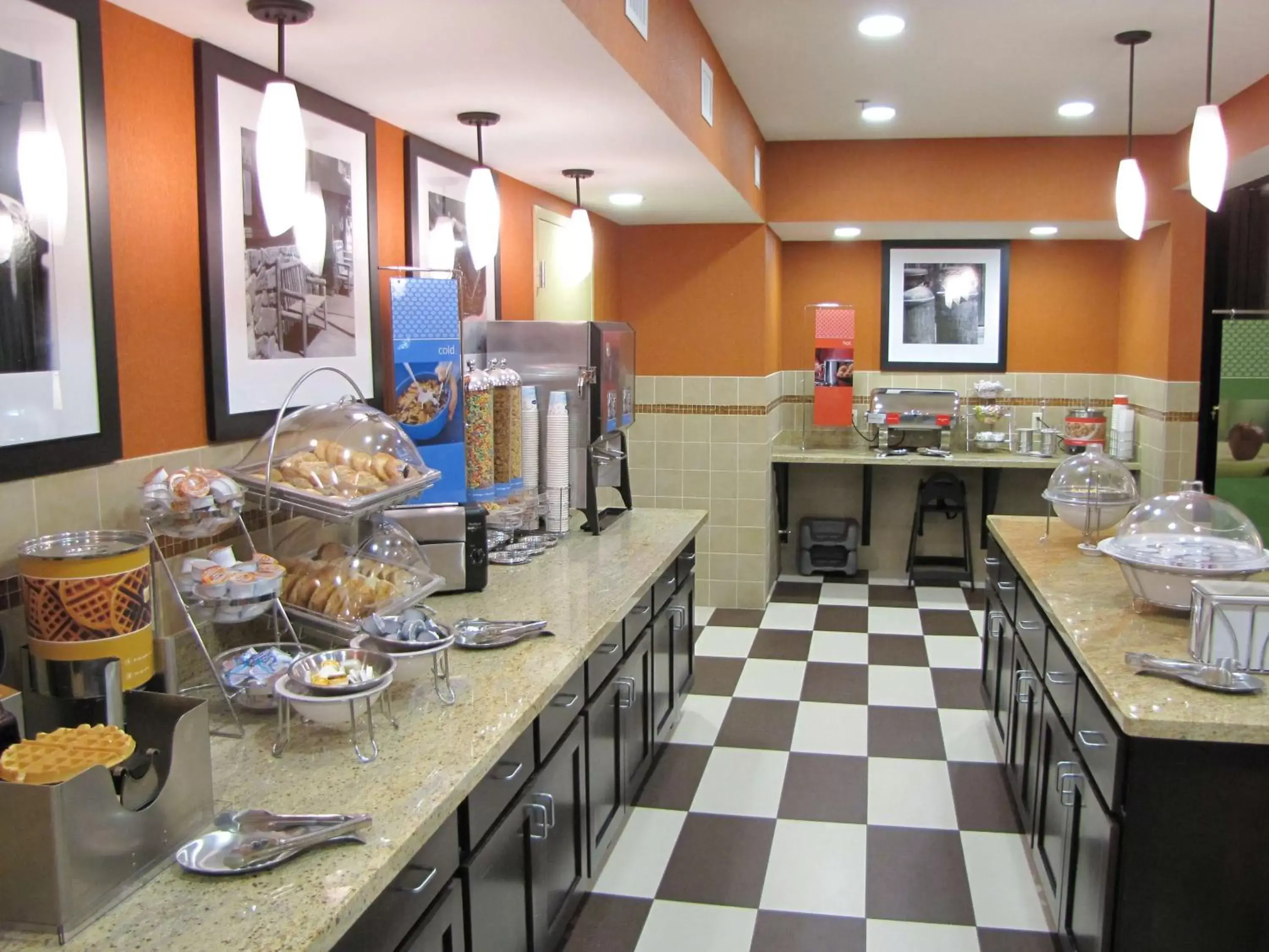 Dining area, Restaurant/Places to Eat in Hampton Inn & Suites Jamestown