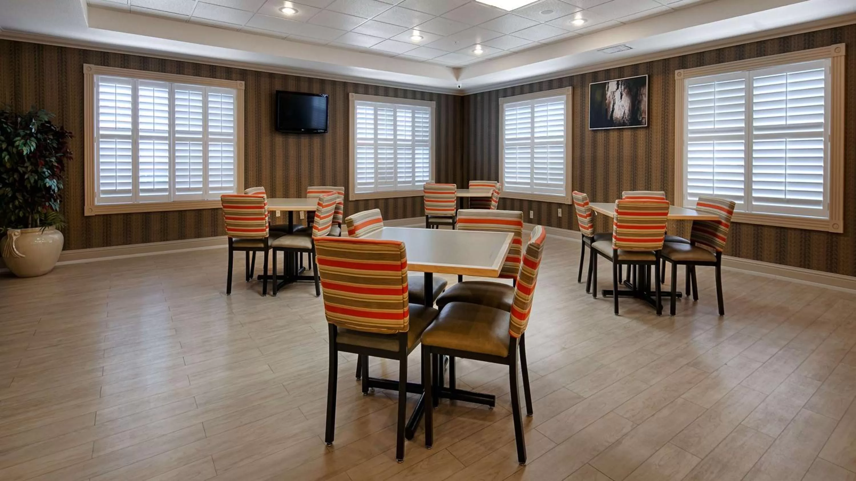 Restaurant/places to eat in Best Western Plus Rama Inn & Suites