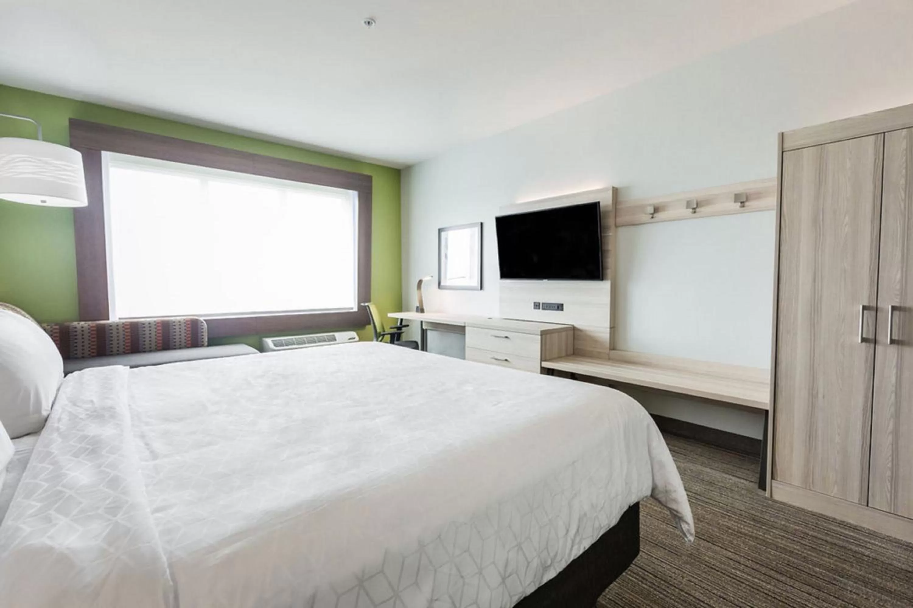 Photo of the whole room, Bed in Holiday Inn Express & Suites Edmonton N - St Albert by IHG