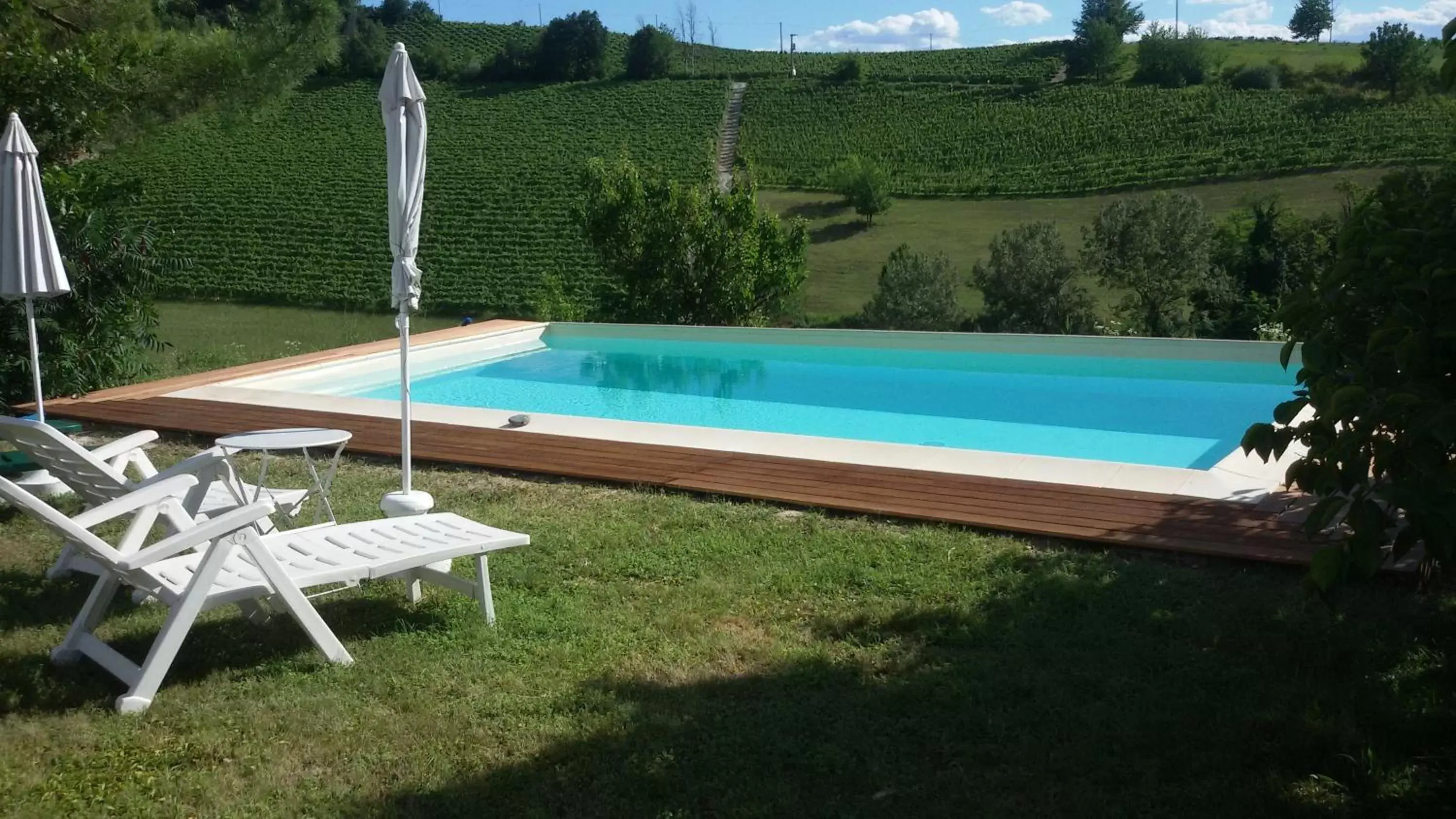 Natural landscape, Swimming Pool in Cascina Torello