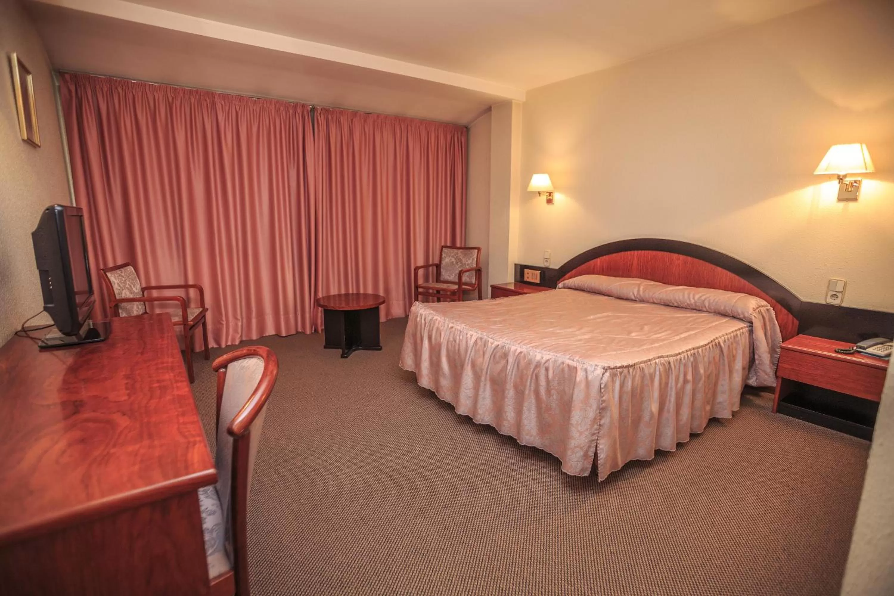Photo of the whole room, Bed in Hotel Roc Del Castell