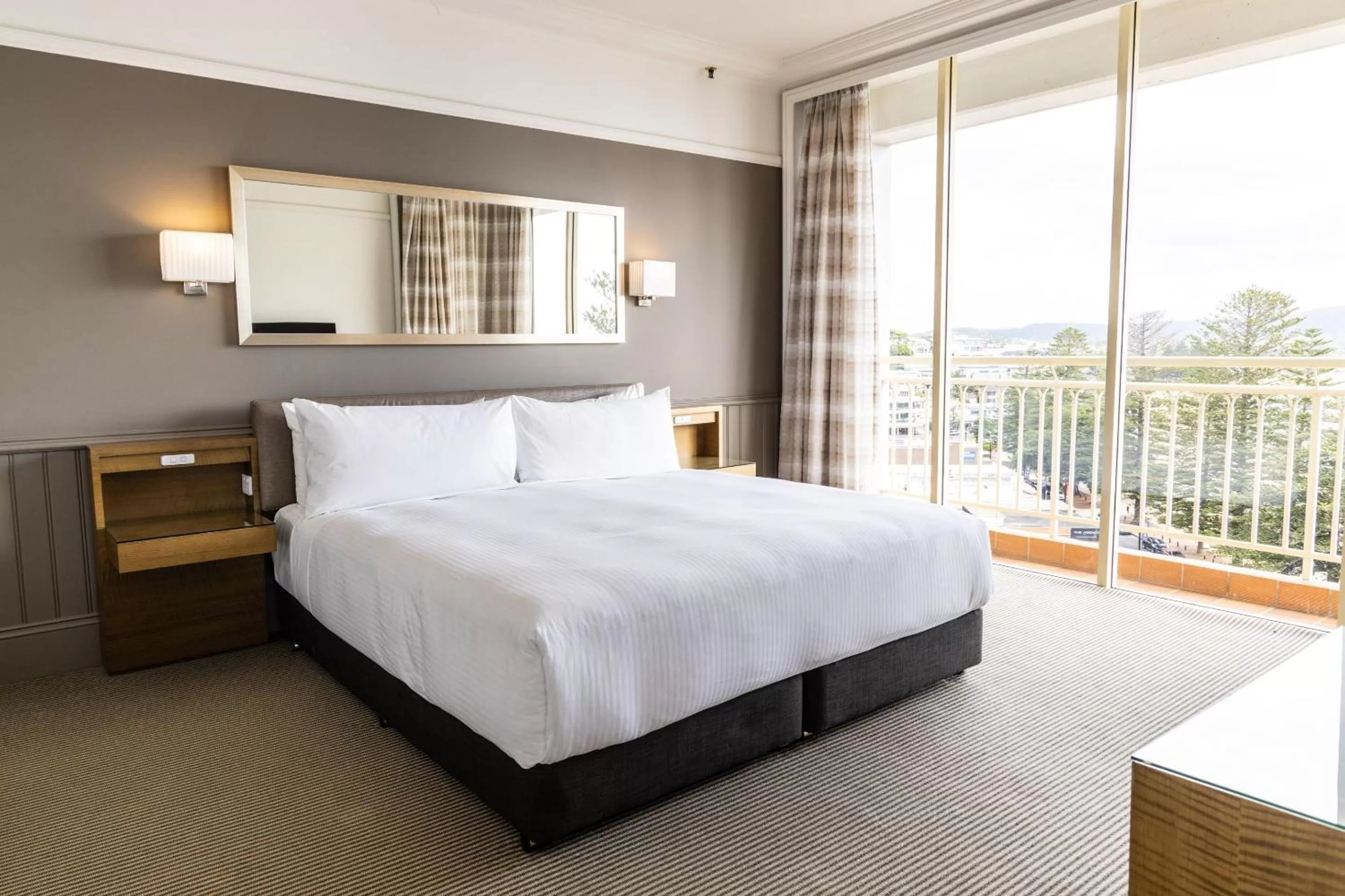 Photo of the whole room, Bed in Crowne Plaza Terrigal Pacific by IHG