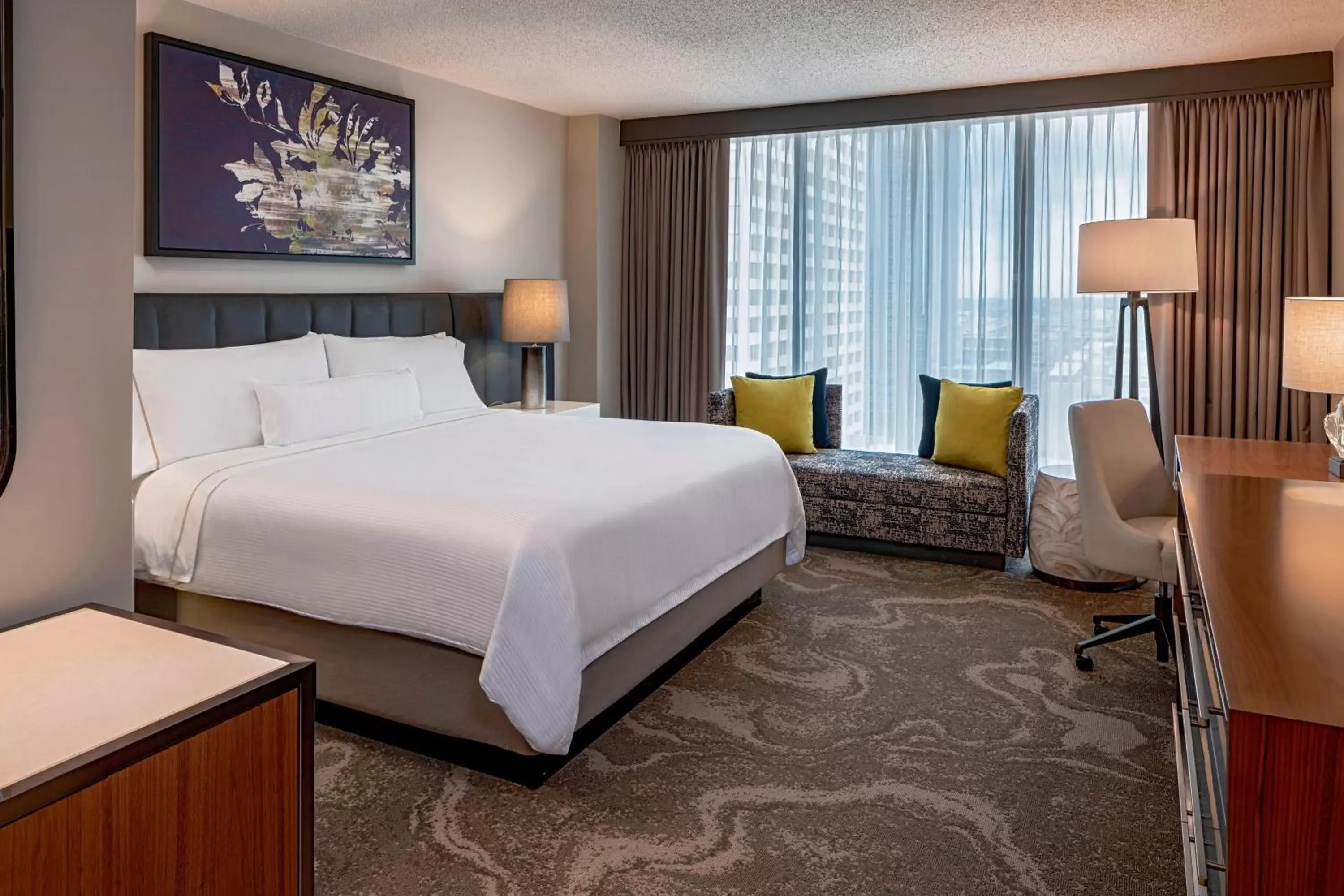 Photo of the whole room, Bed in The Westin Oaks Houston at the Galleria