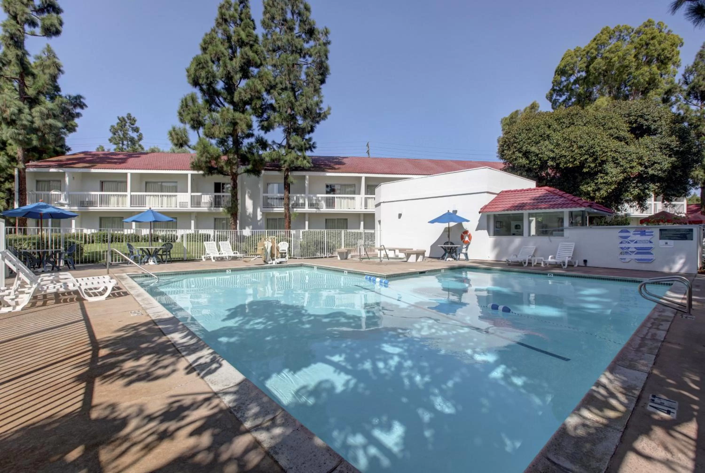 Swimming pool in Motel 6-Santa Ana, CA - Irvine - Orange County Airport