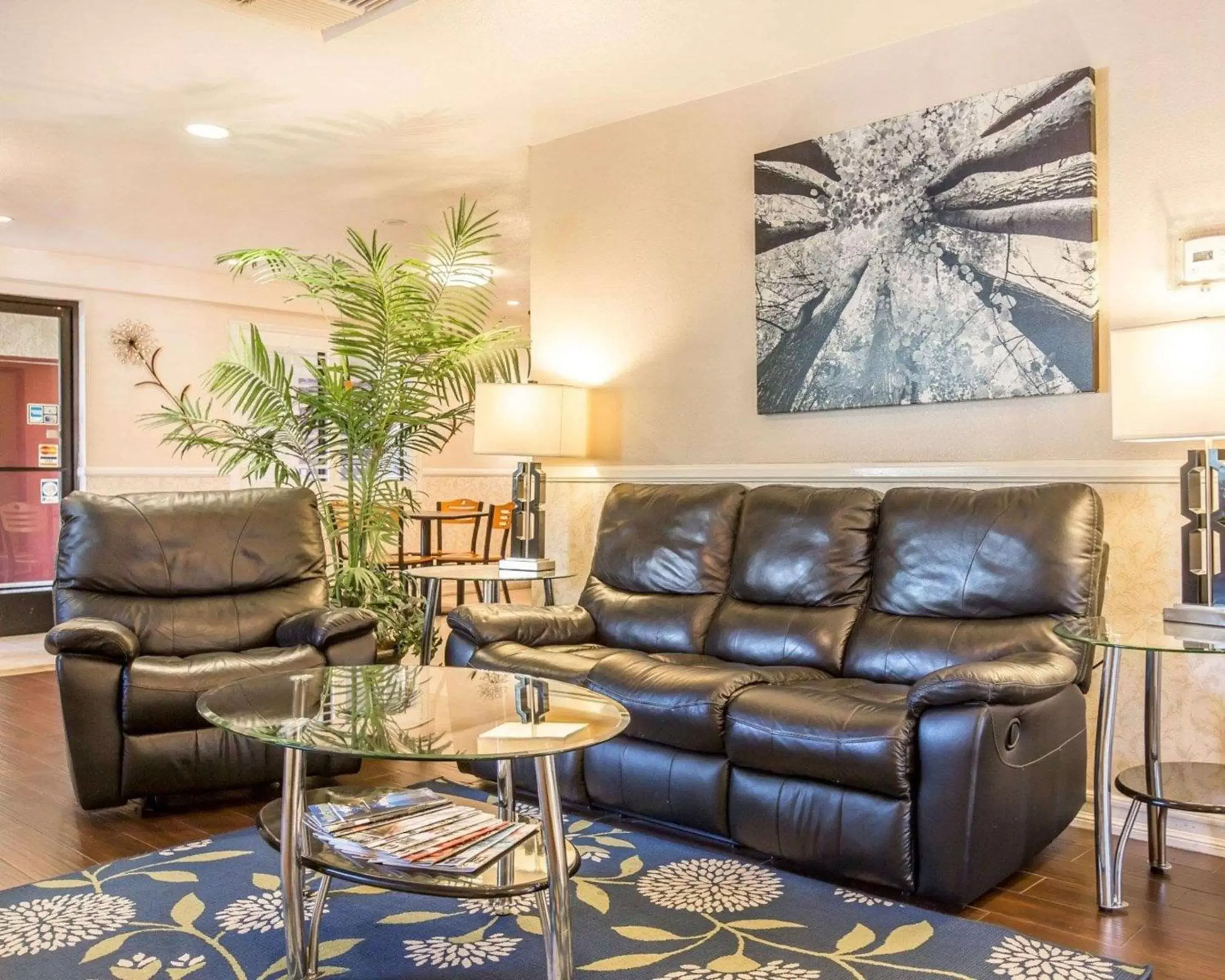 Lobby or reception in Rodeway Inn & Suites Colton-Riverside