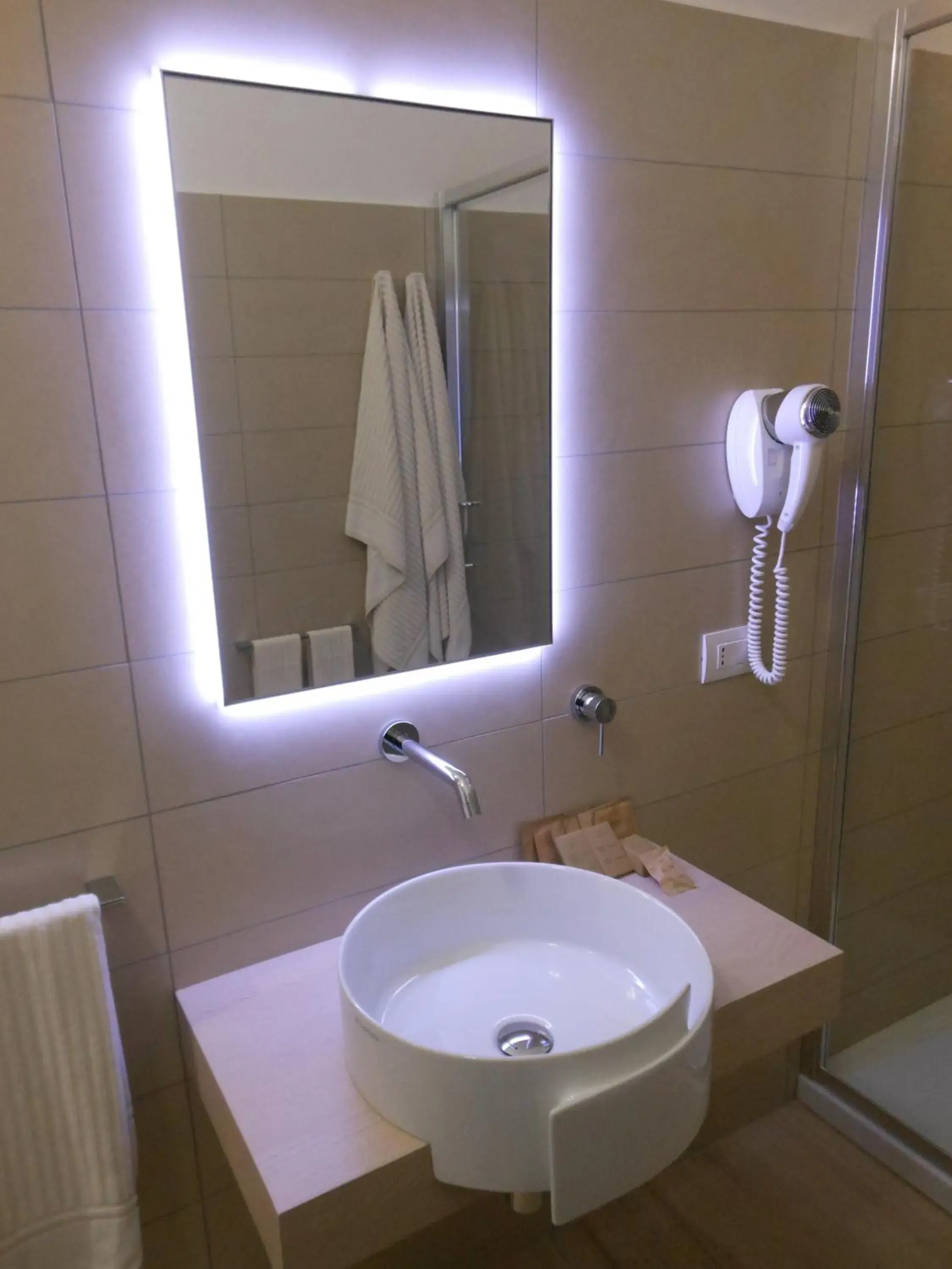 Other, Bathroom in Hotel Perla Gaia